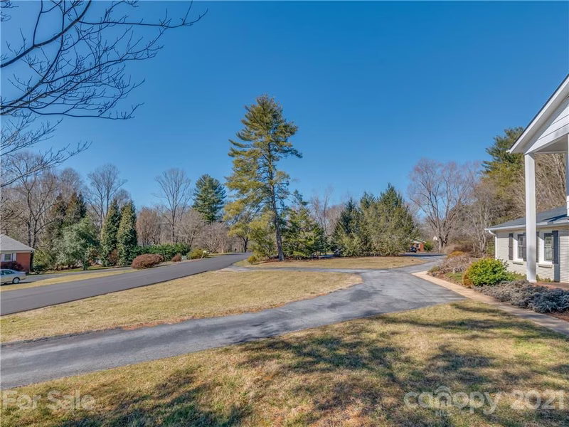 Property image 4 at 1376 Glenheath Drive, Hendersonville, NC 28791