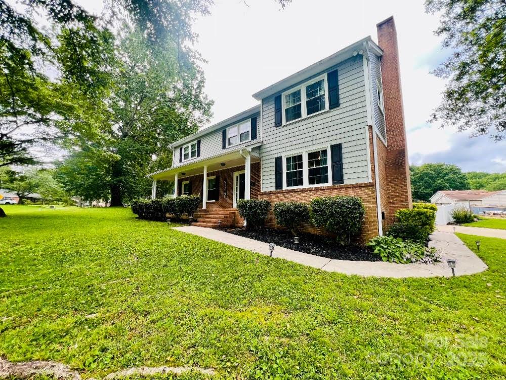 Property image 2 of 734 Forestbrook Drive in Forest Brook, Gastonia, NC 28056