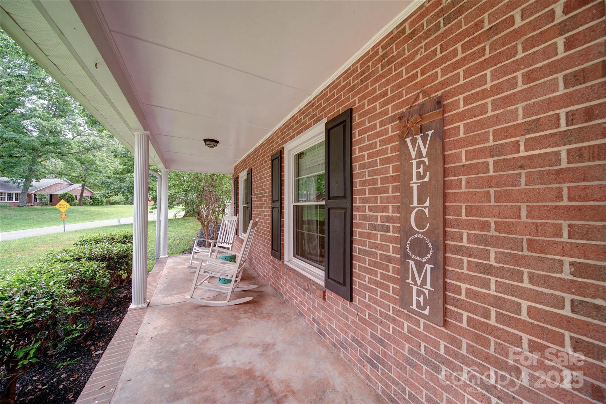 Property image 4 of 734 Forestbrook Drive in Forest Brook, Gastonia, NC 28056