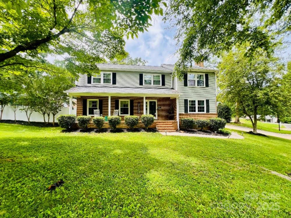 Property image 5 of 734 Forestbrook Drive in Forest Brook, Gastonia, NC 28056
