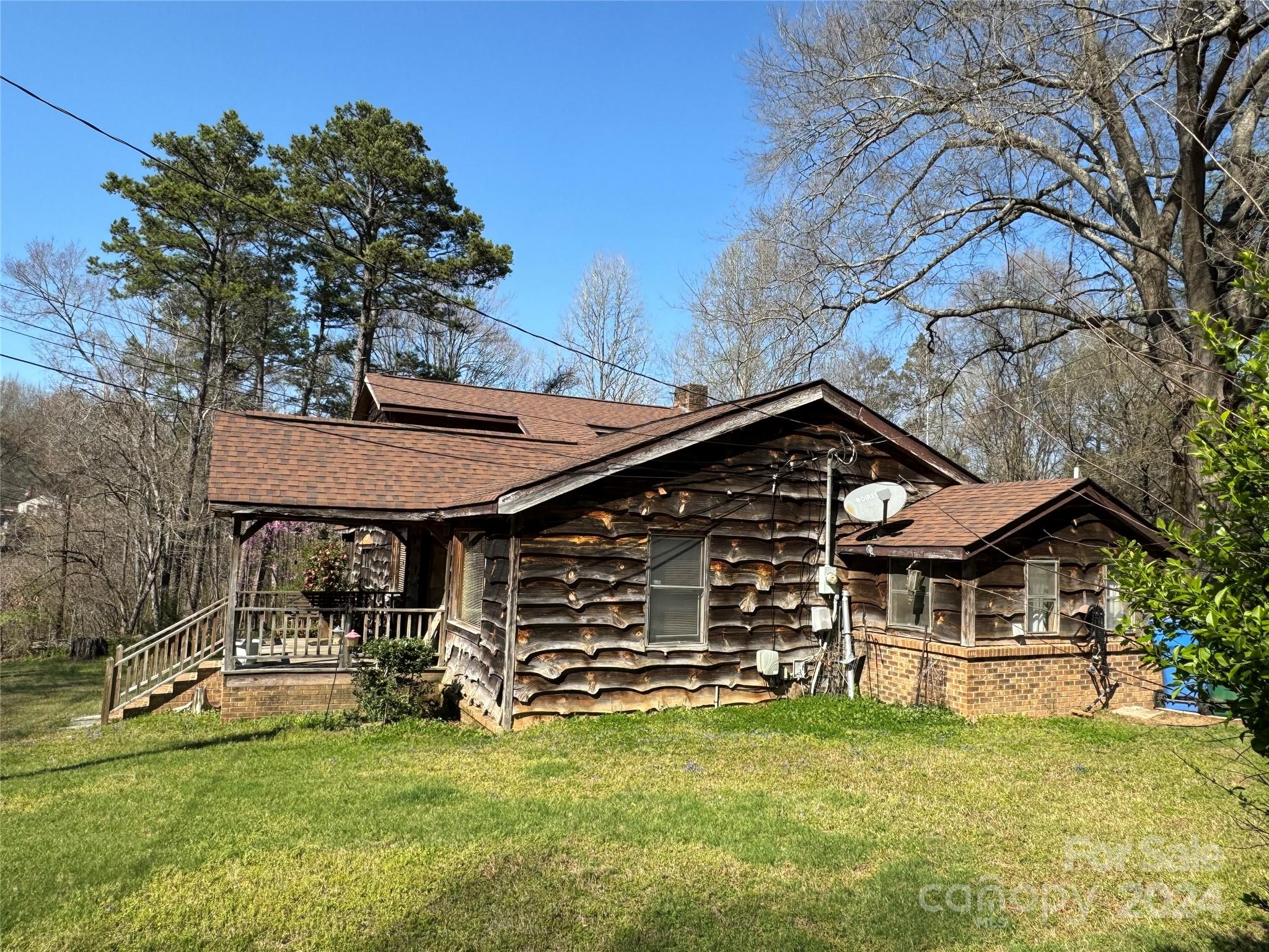 Property image 2 of 1326 Columbus Street in Sunset Hills, Albemarle, NC 28001