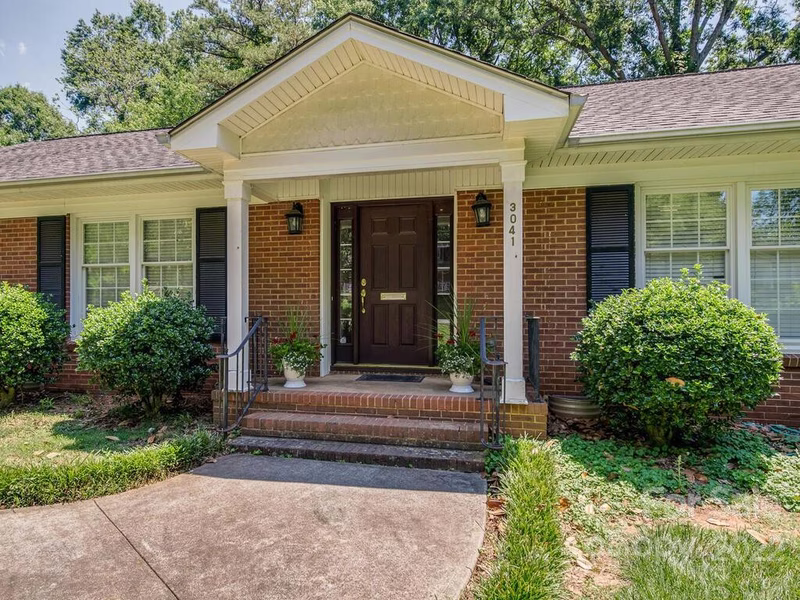 Property image 2 at 3041 Brookridge Lane, Charlotte, NC 28211