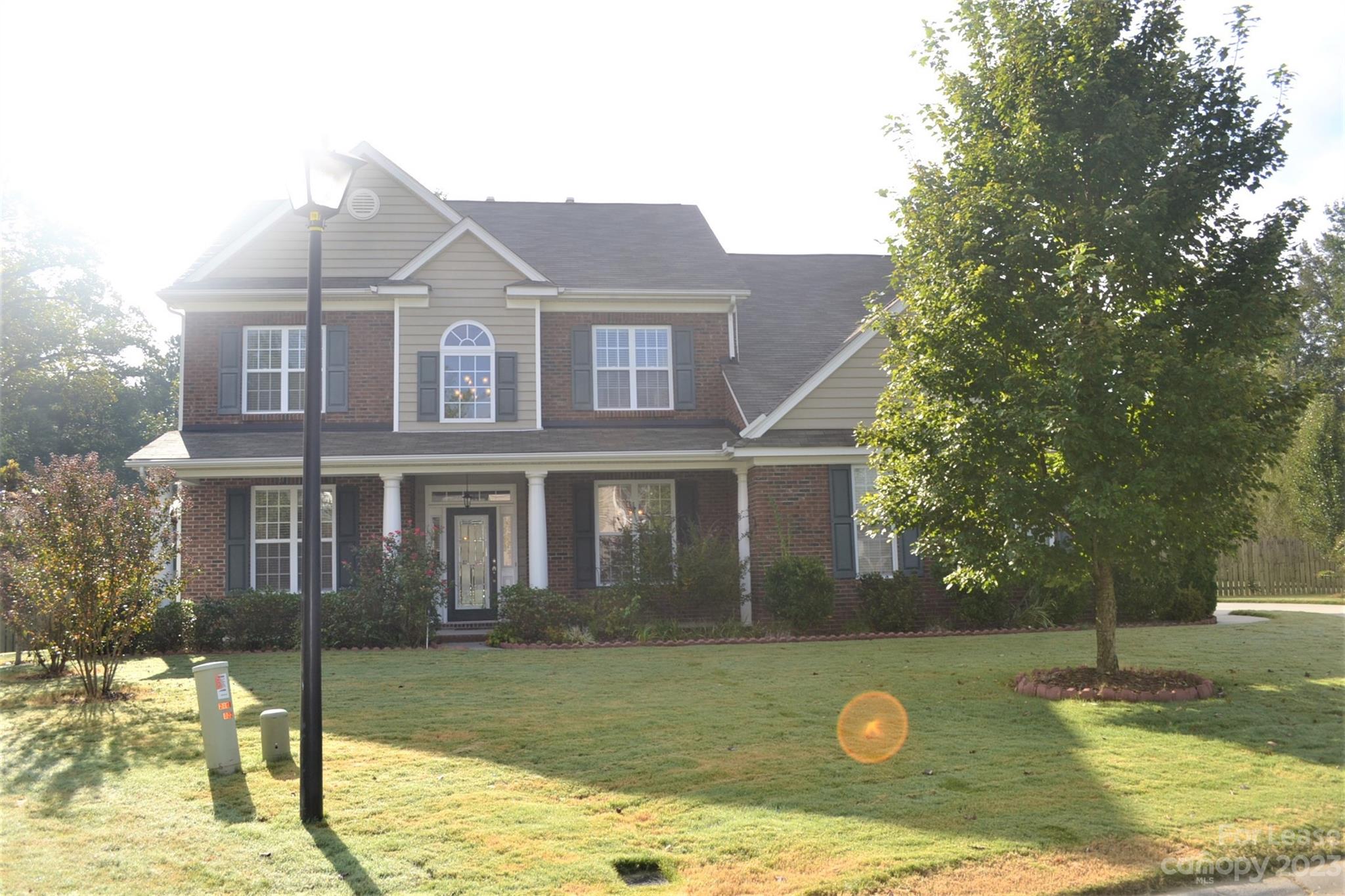 Property image 2 of 910 Springwood Drive in Wesley Oaks, Waxhaw, NC 28173
