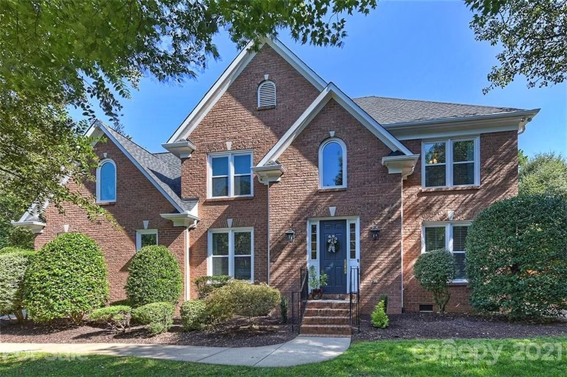 600 River Oaks Lane