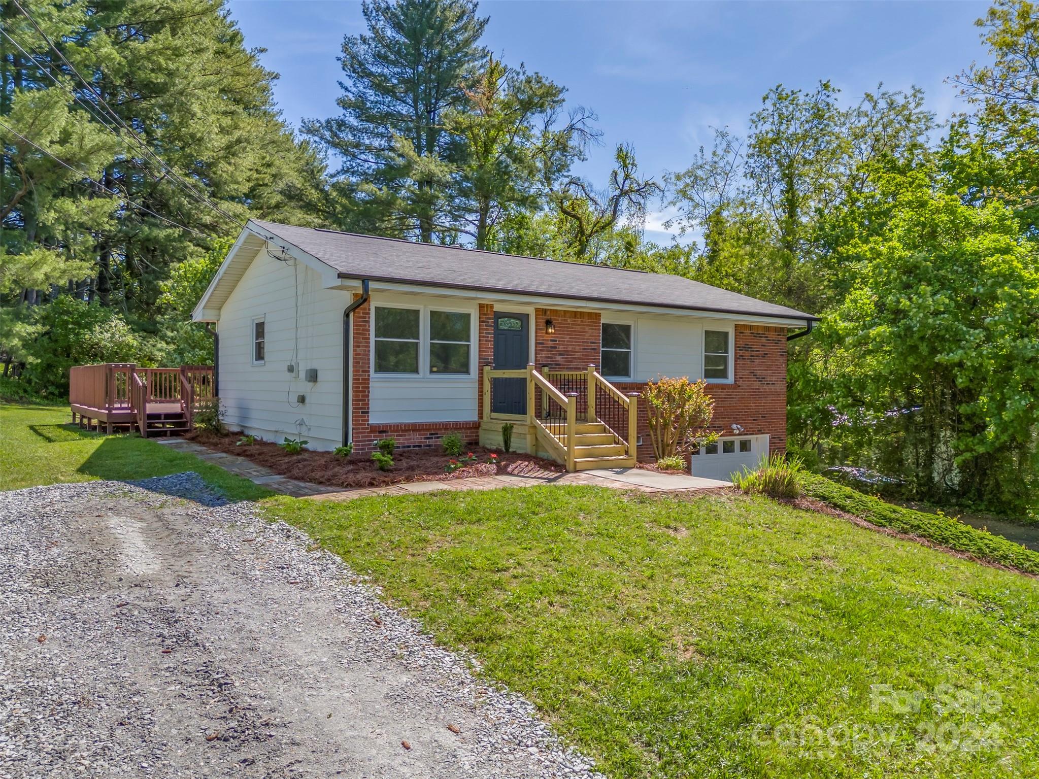 Property image 4 of 117 Willowbrook Road in Willowbrook, Hendersonville, NC 28792
