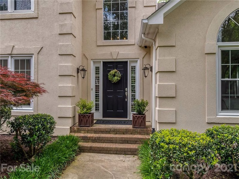 Property image 2 at 601 River Oaks Lane, Charlotte, NC 28226