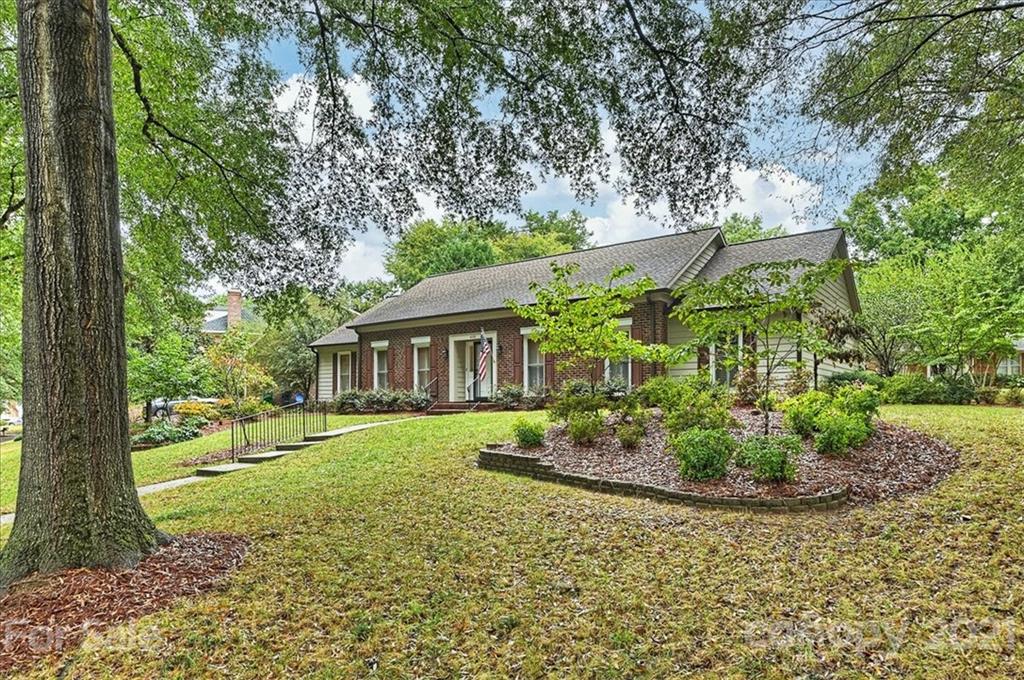 Property image 2 of 4139 Windmill Place in Carmel Valley, Charlotte, NC 28226