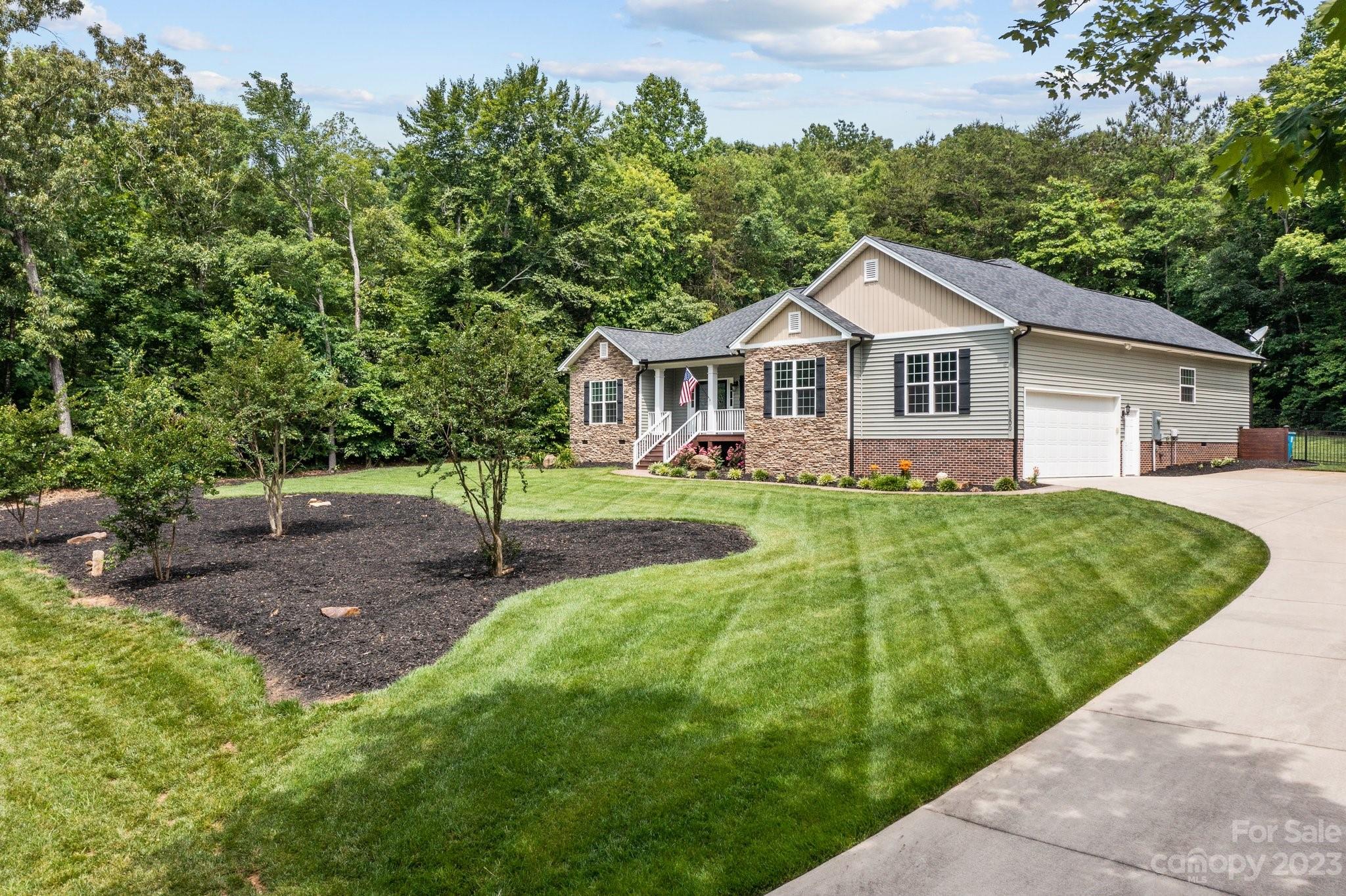 Property image 4 of 8800 Dog Leg Road in Sherwood Shores, Sherrills Ford, NC 28673