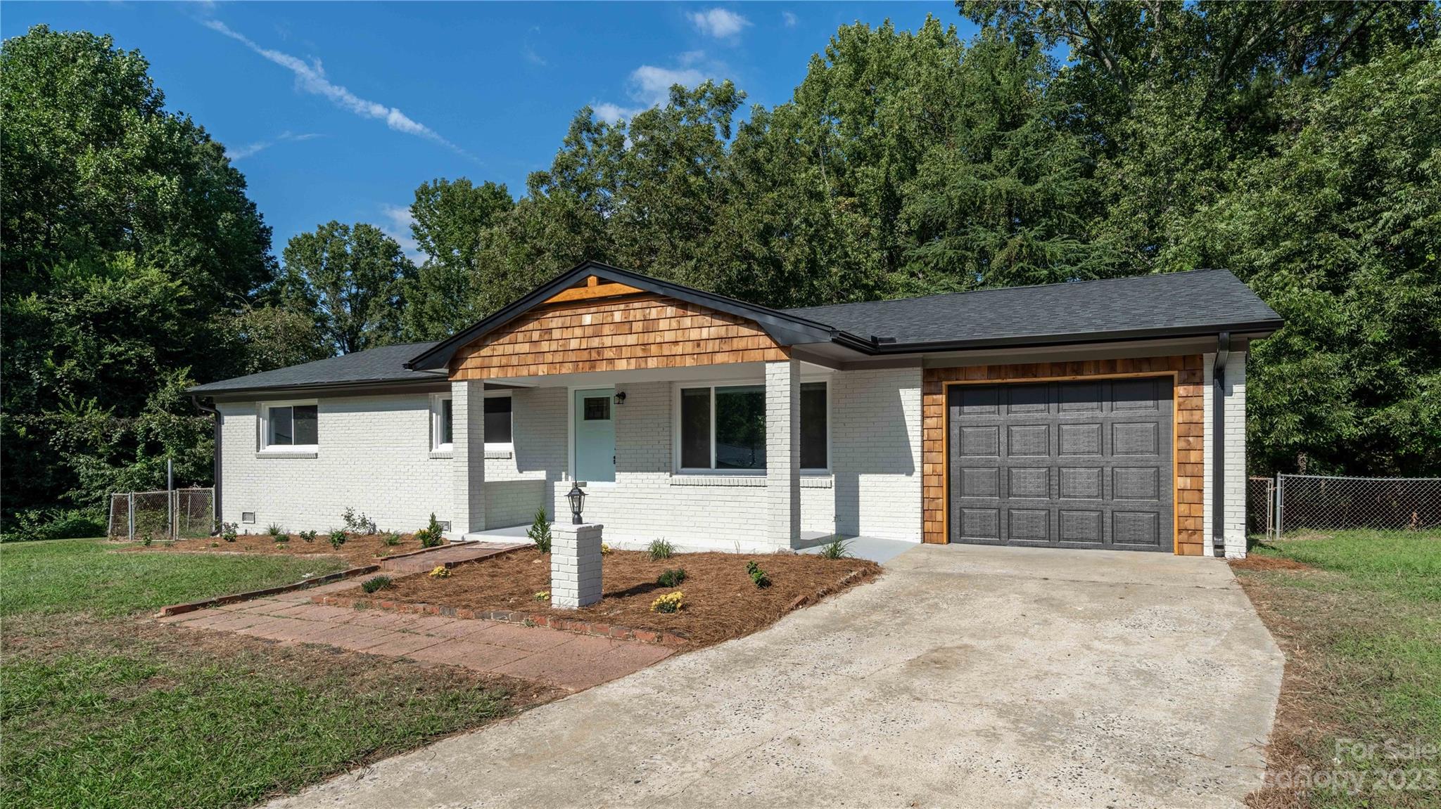 Property image 3 of 4301 Derrydowne Lane in Southgate, Gastonia, NC 28056