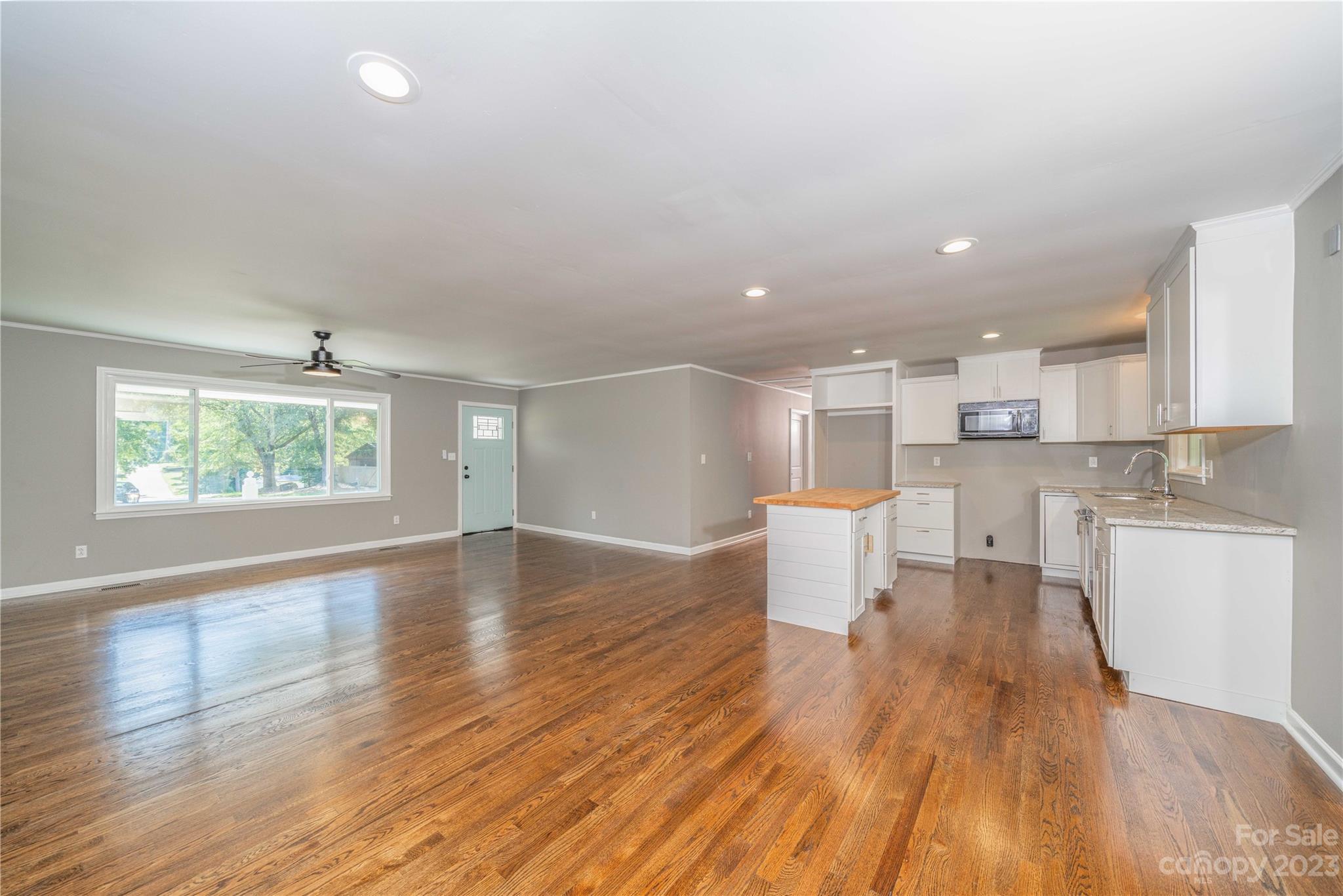 Property image 5 of 4301 Derrydowne Lane in Southgate, Gastonia, NC 28056