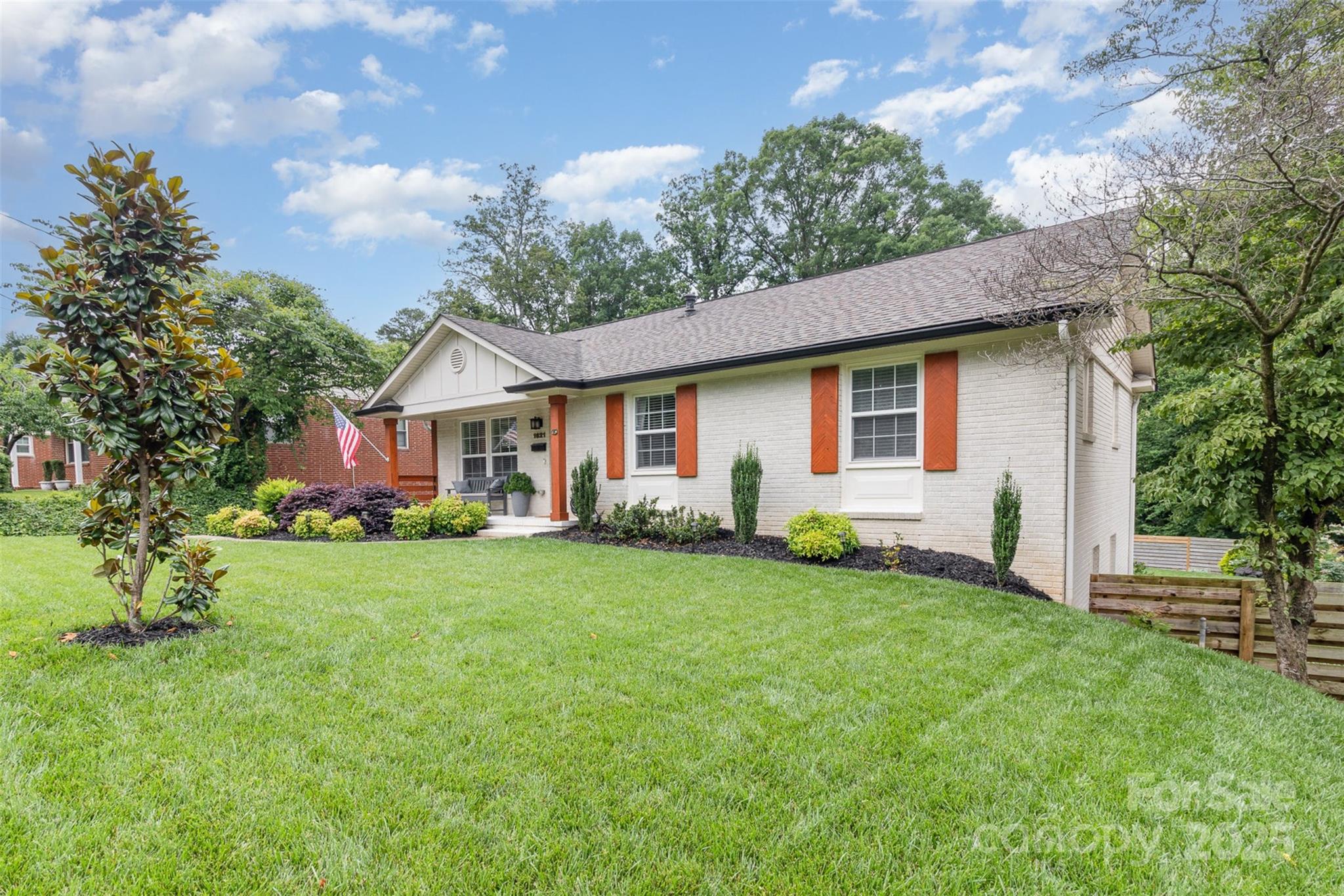 Property image 3 of 1621 Brookdale Avenue in Starmount, Charlotte, NC 28210