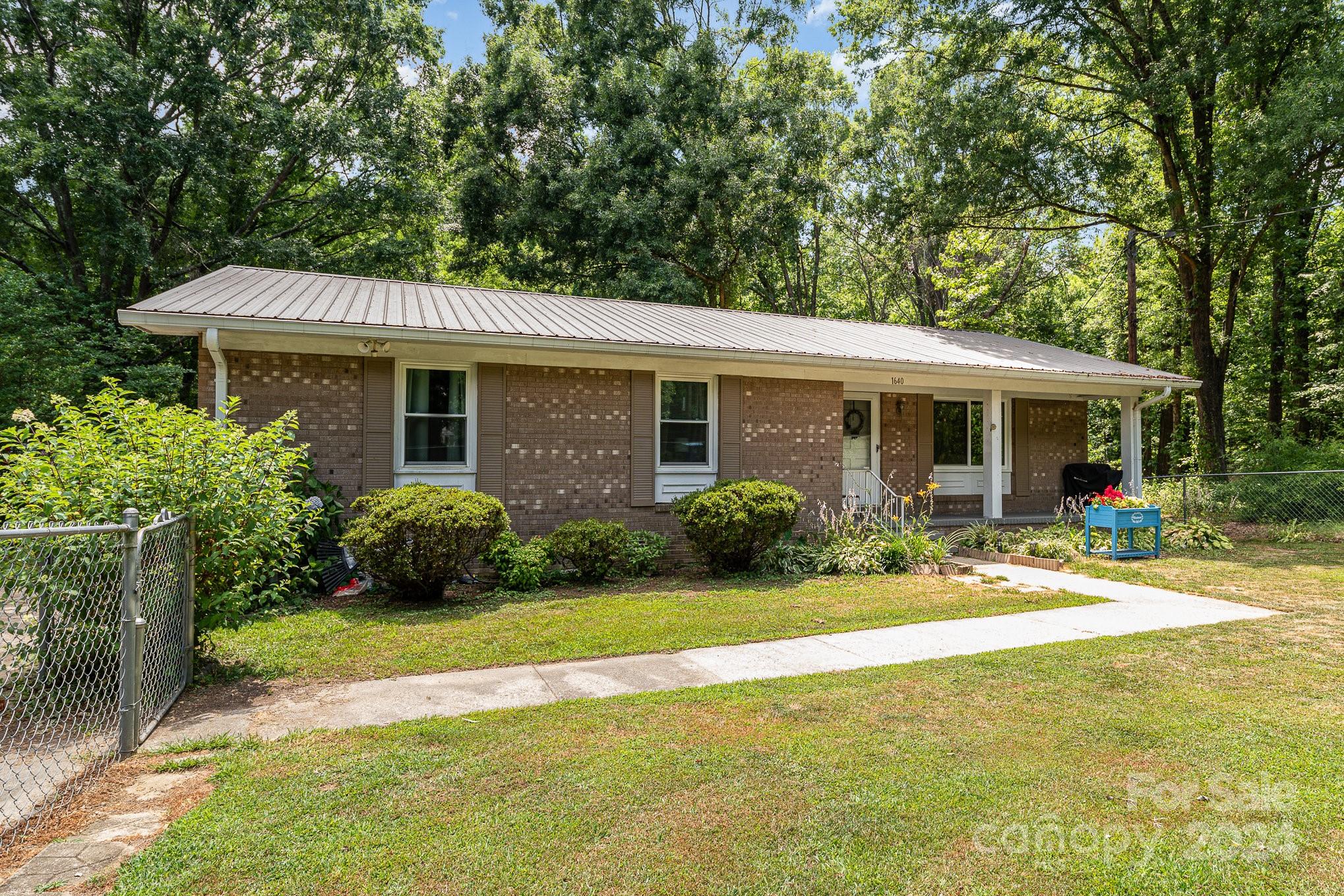 Property image 2 of 1640 W Colonial Drive in Milford Hills, Salisbury, NC 28144