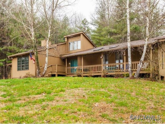 Property image 2 of 213 Deerpath Lane in Canarian Estates, Hendersonville, NC 28739
