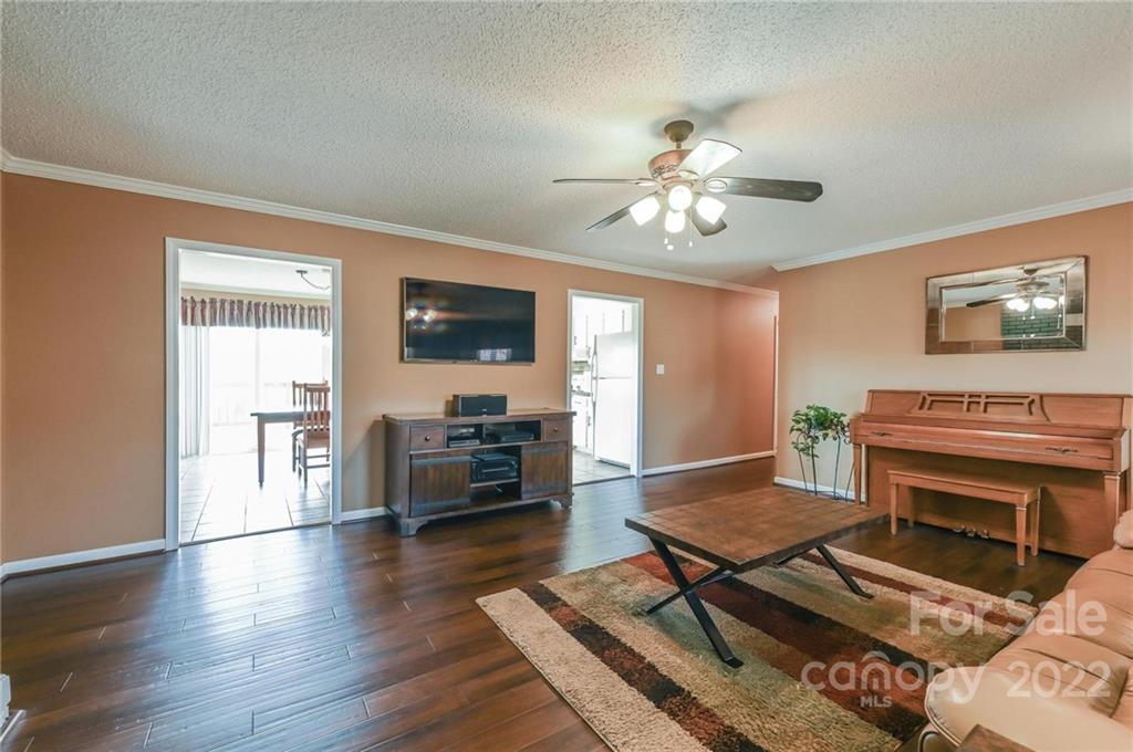 Property image 4 of 1607 Magnum Road in Forest Ridge, Hickory, NC 28602