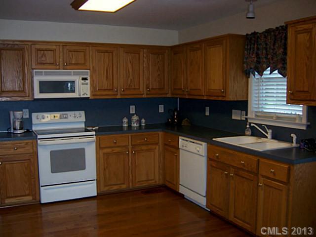 Property image 4 of 402 Tanner Commons Lane in Tanner Commons, Rock Hill, SC 29732