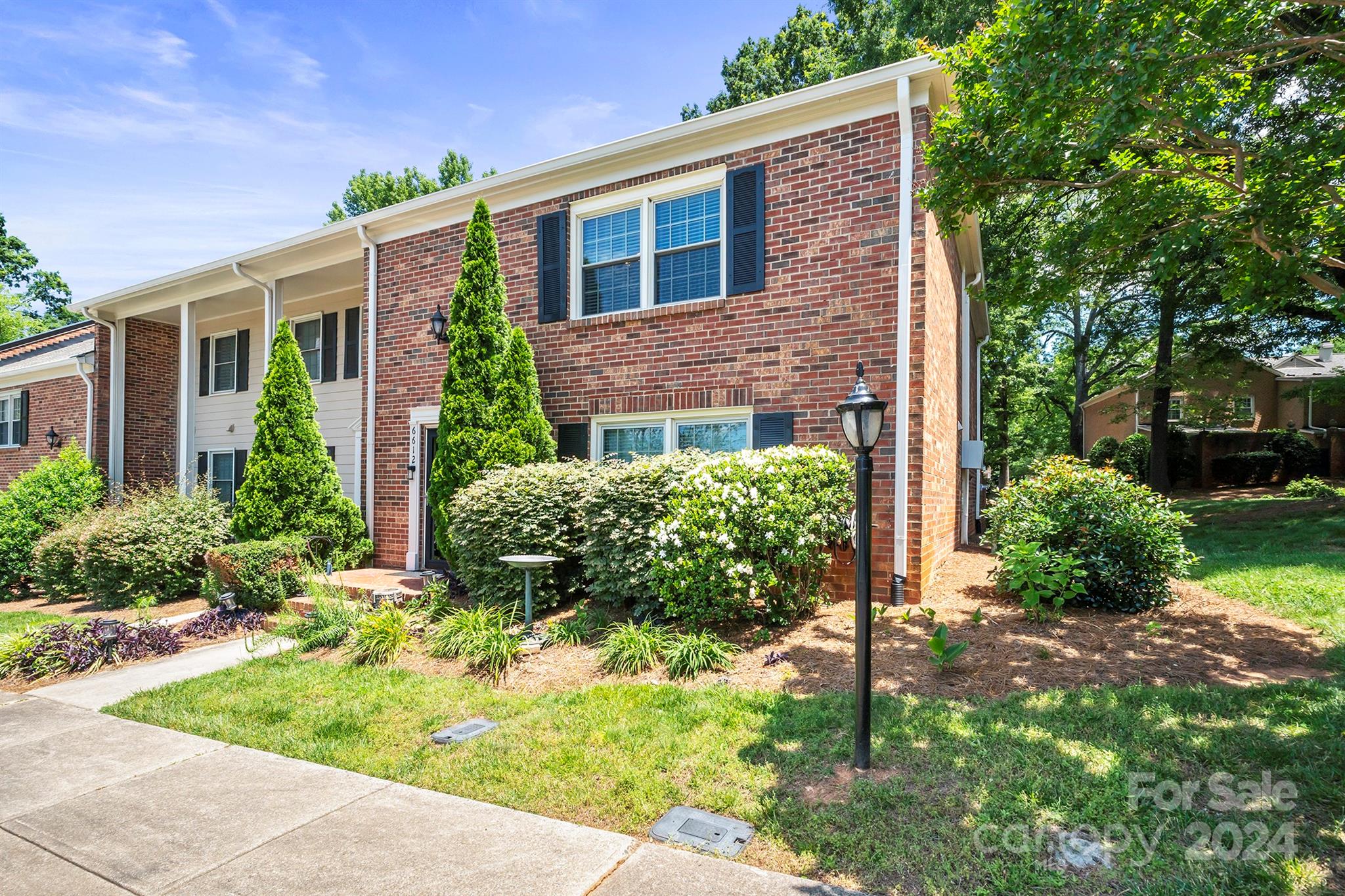Property image 2 of 6612 Bunker Hill Circle in Olde Georgetowne, Charlotte, NC 28210
