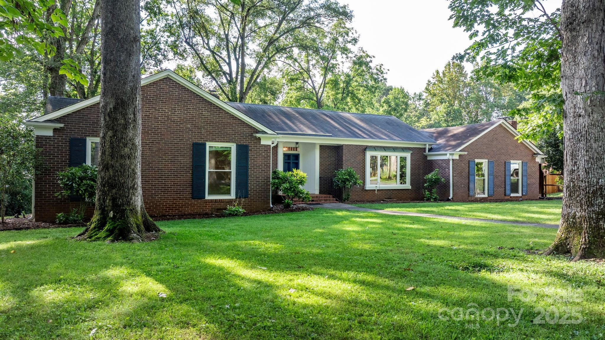 Property image 2 of 1615 Brentwood Drive in Dogwood Hills, Newton, NC 28658