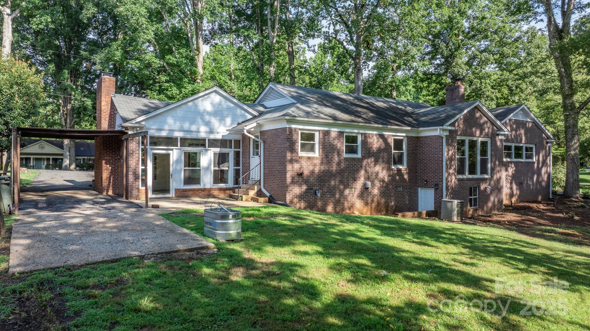 Property image 3 of 1615 Brentwood Drive in Dogwood Hills, Newton, NC 28658