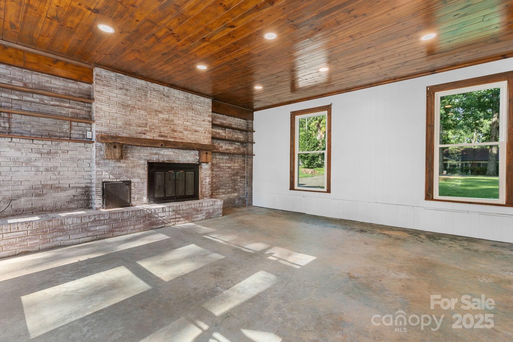 Property image 5 of 1615 Brentwood Drive in Dogwood Hills, Newton, NC 28658