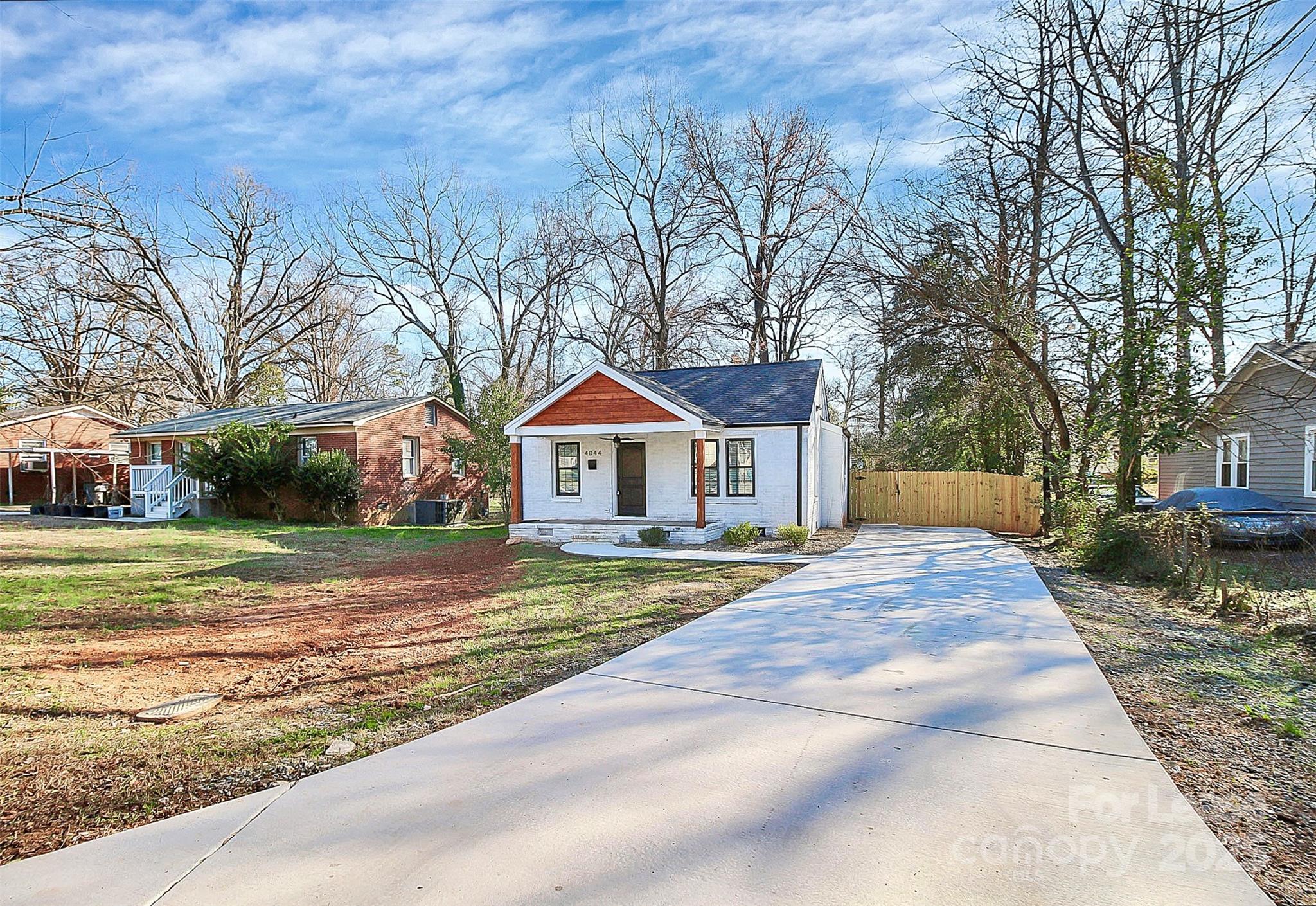 Property image 4 of 4044 Dinglewood Avenue in Howie Acres, Charlotte, NC 28205