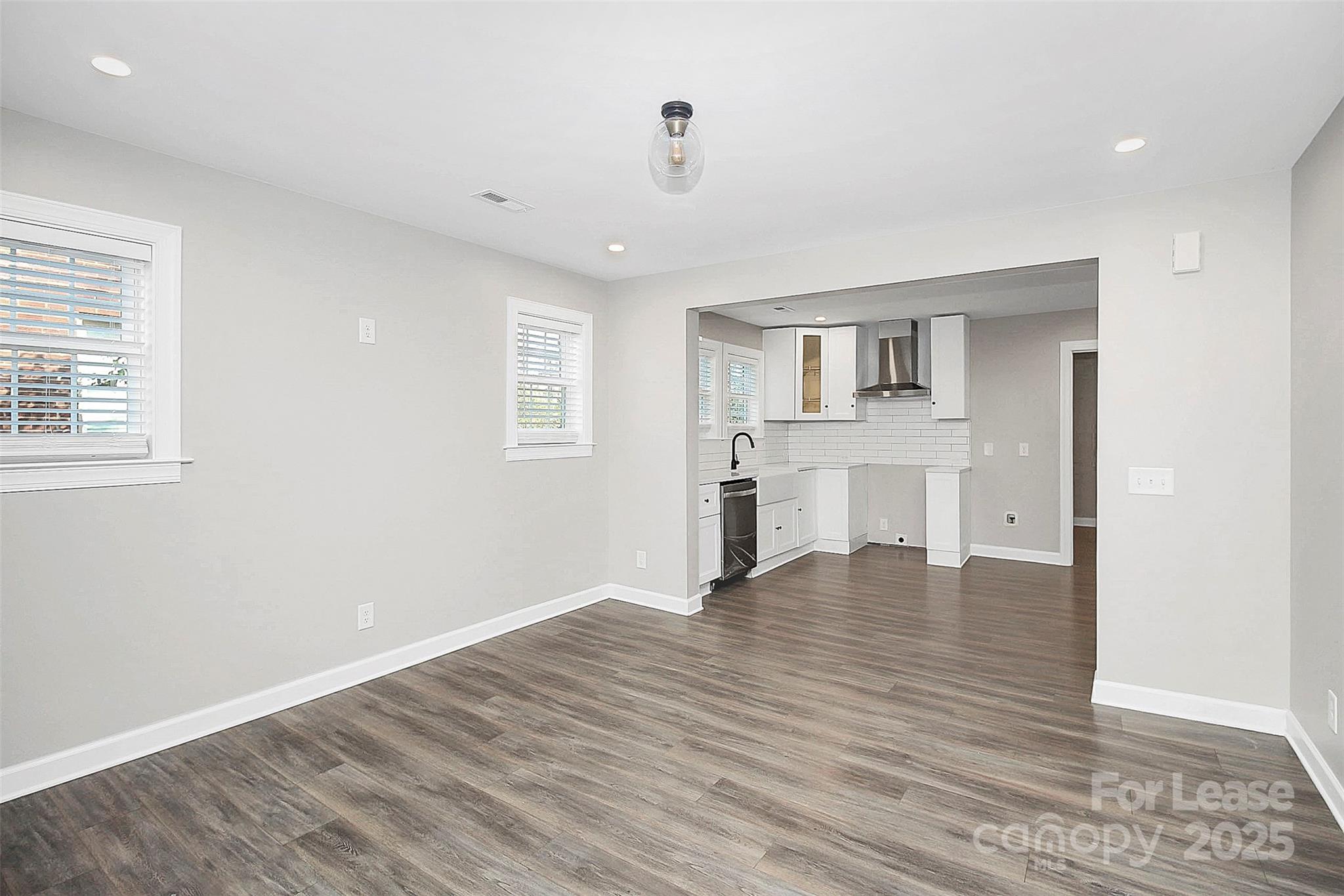 Property image 5 of 4044 Dinglewood Avenue in Howie Acres, Charlotte, NC 28205