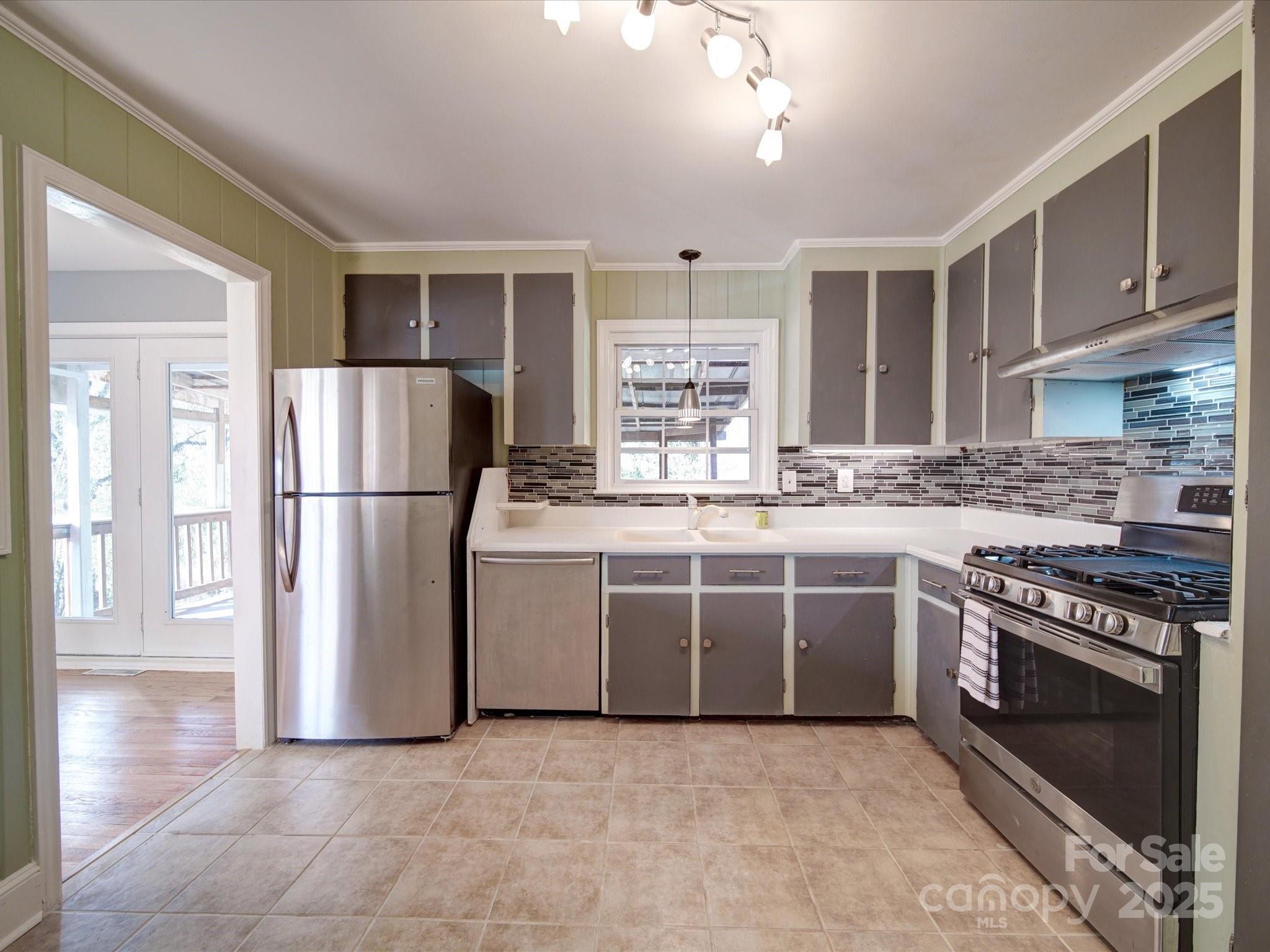 Property image 5 of 2036 Edgewater Drive in Starmount, Charlotte, NC 28210