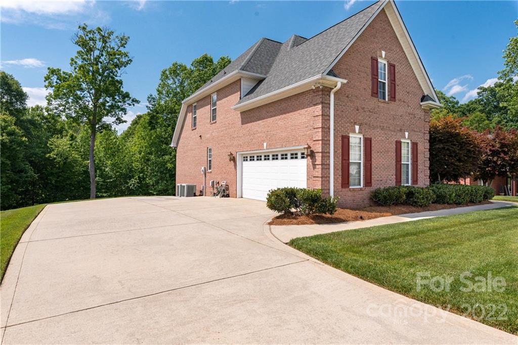 Property image 2 of 5432 Old Town Lane in Cramer Woods, Gastonia, NC 28056