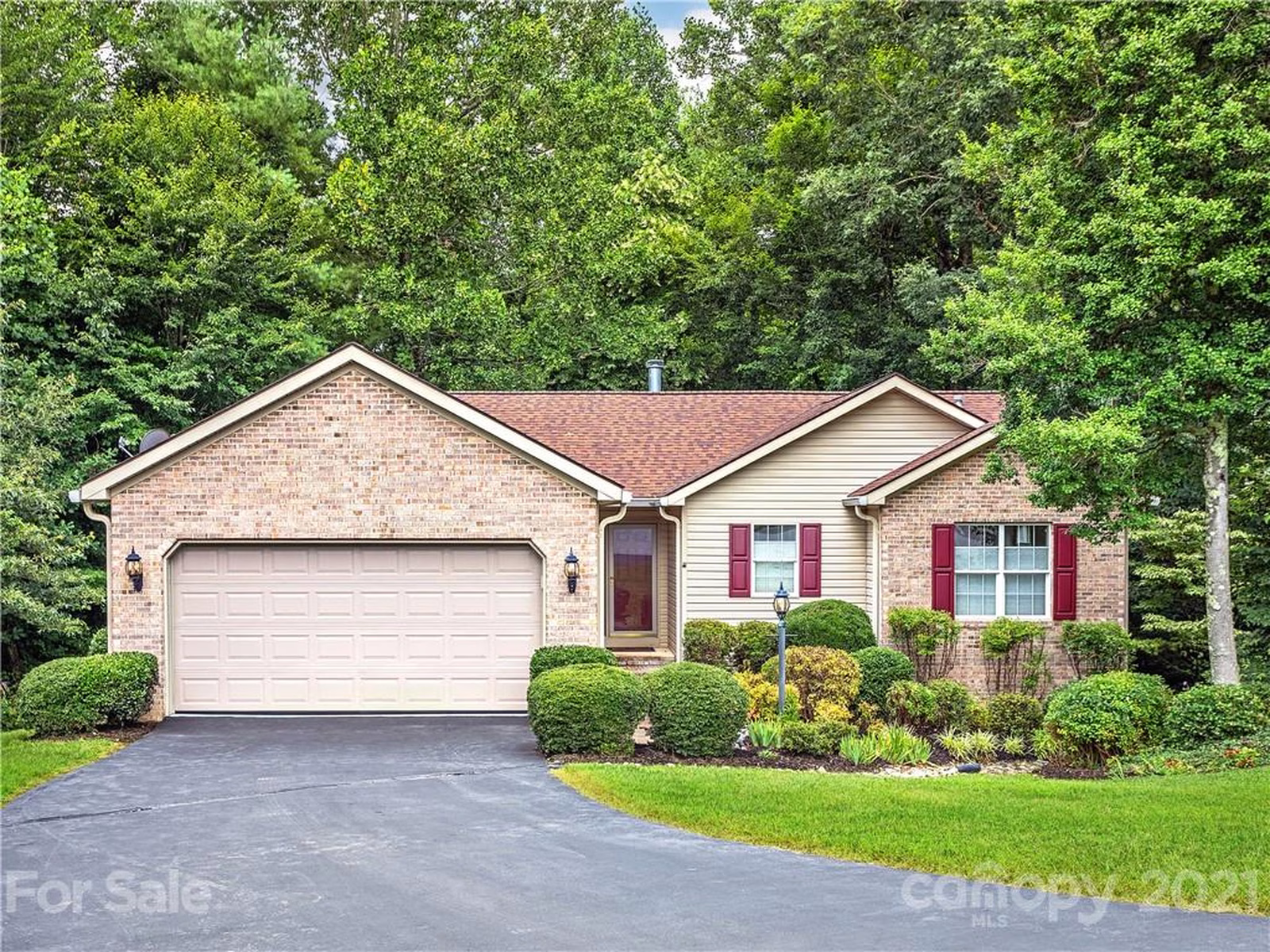 Property image 1 at 8 Pinehurst Court, Etowah, NC 28729