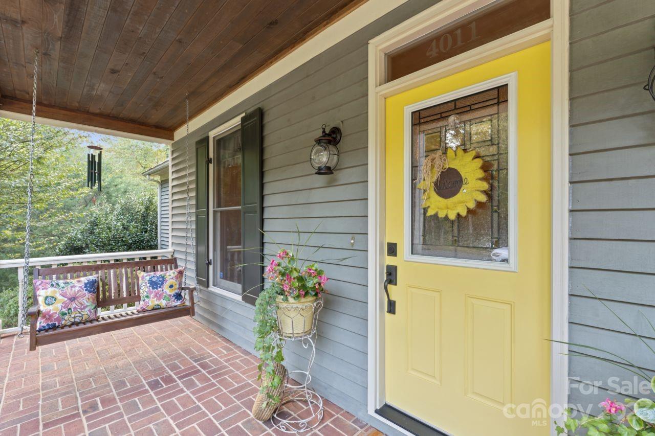 Property image 3 of 4011 Pinecrest Drive in Catawba Springs, Hickory, NC 28601