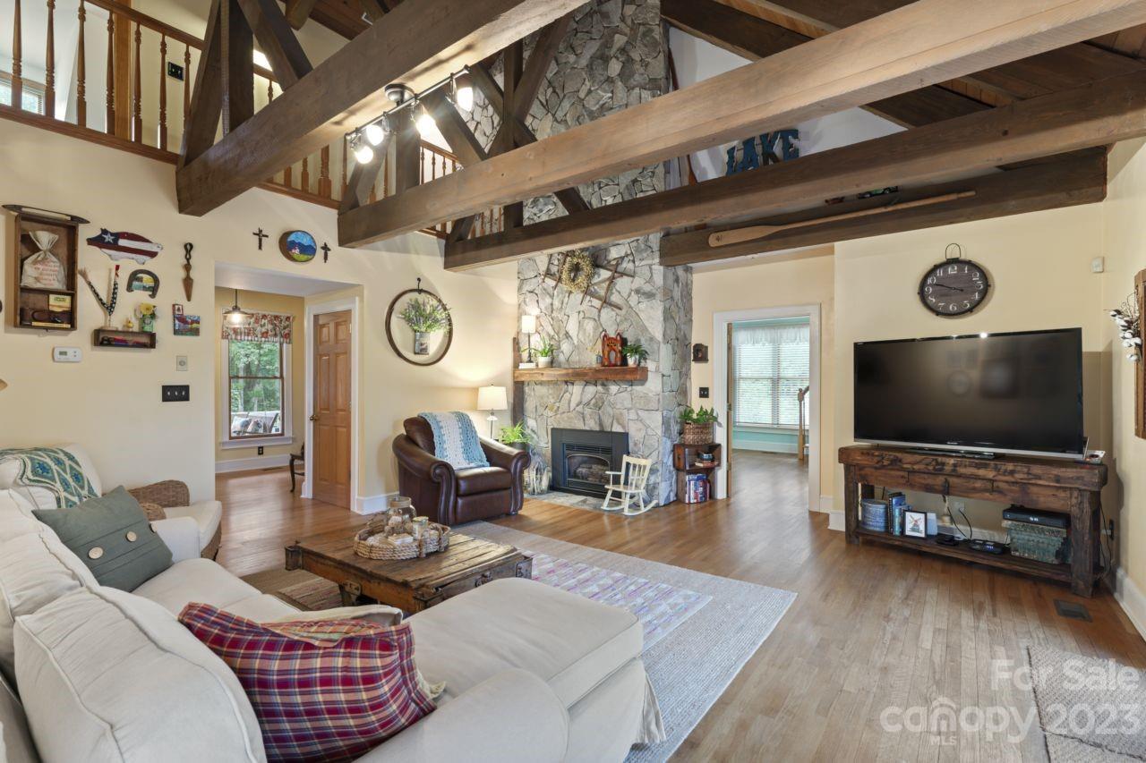 Property image 5 of 4011 Pinecrest Drive in Catawba Springs, Hickory, NC 28601