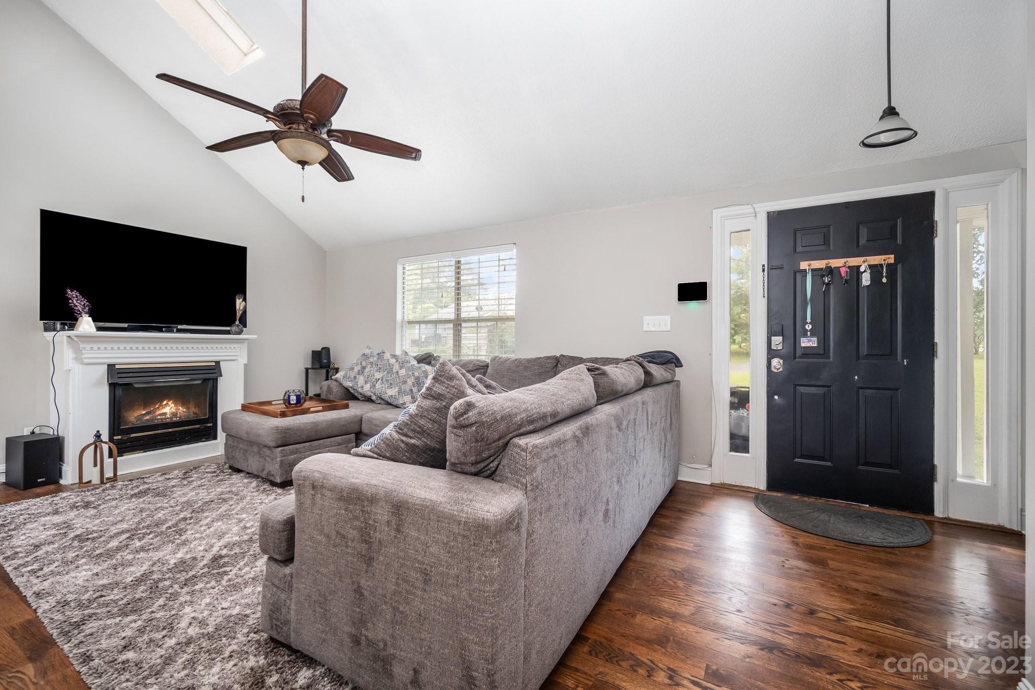 Property image 3 of 424 Cottonwood Circle in Hampton Meadows, Monroe, NC 28110