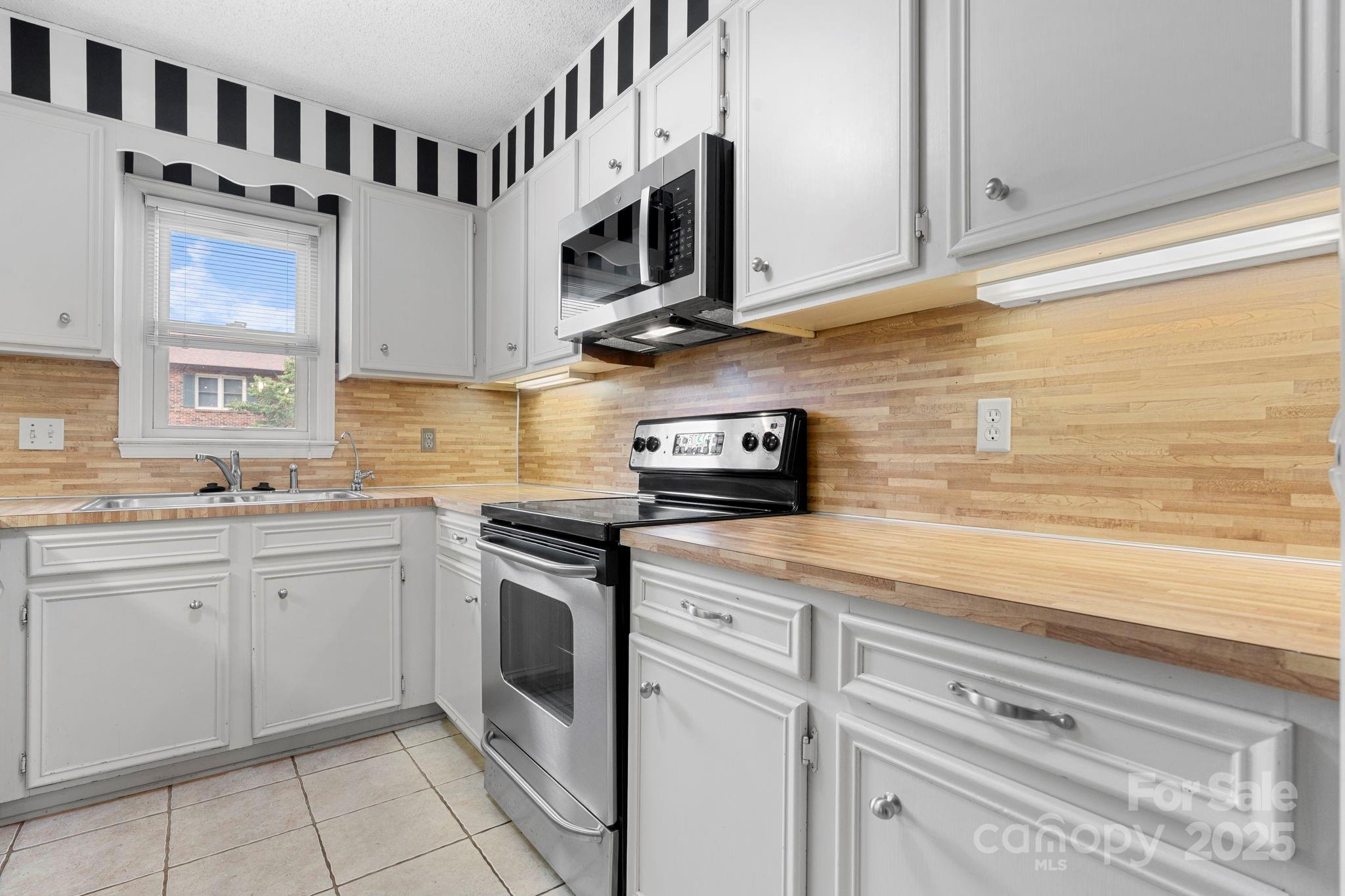 Property image 5 of 1330 5th Street in Tara Woods, Hickory, NC 28601