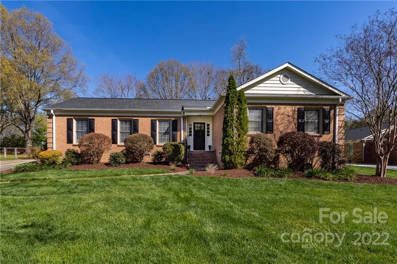 6810 Rosemary Lane