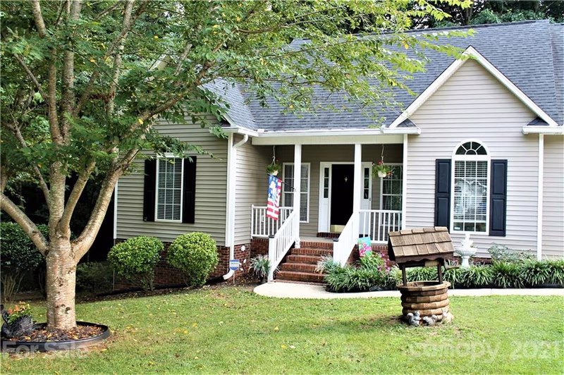 Property image 2 at 318 Cape Breton Trail, Gastonia, NC 28056