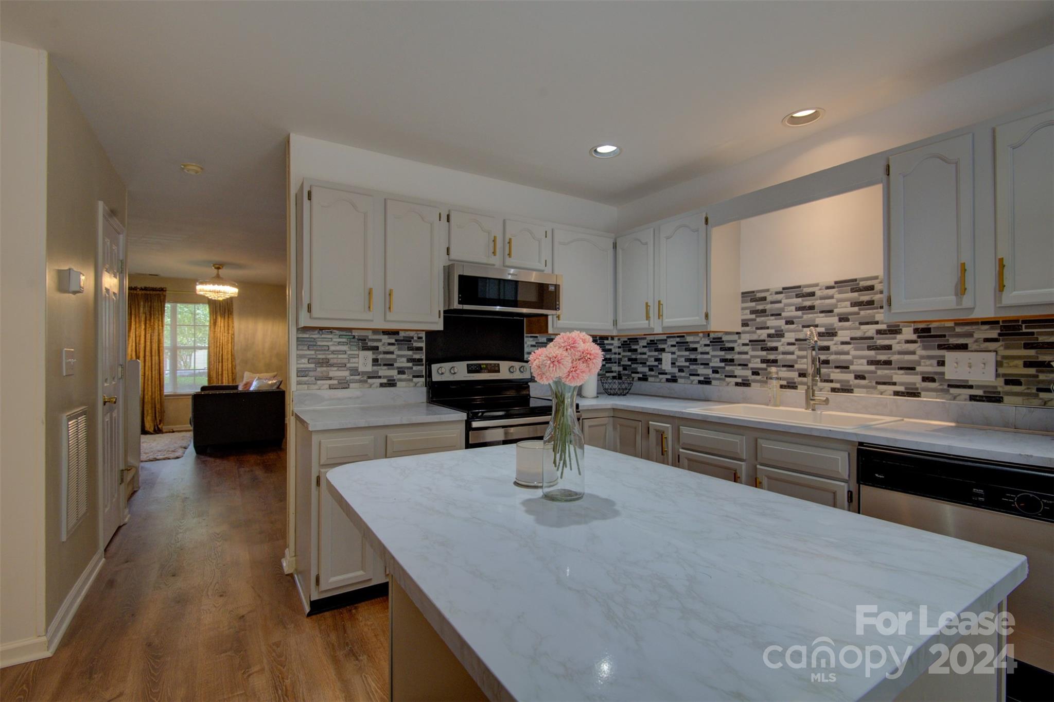 Property image 4 of 3208 Summercroft Lane in Rossmore, Charlotte, NC 28269