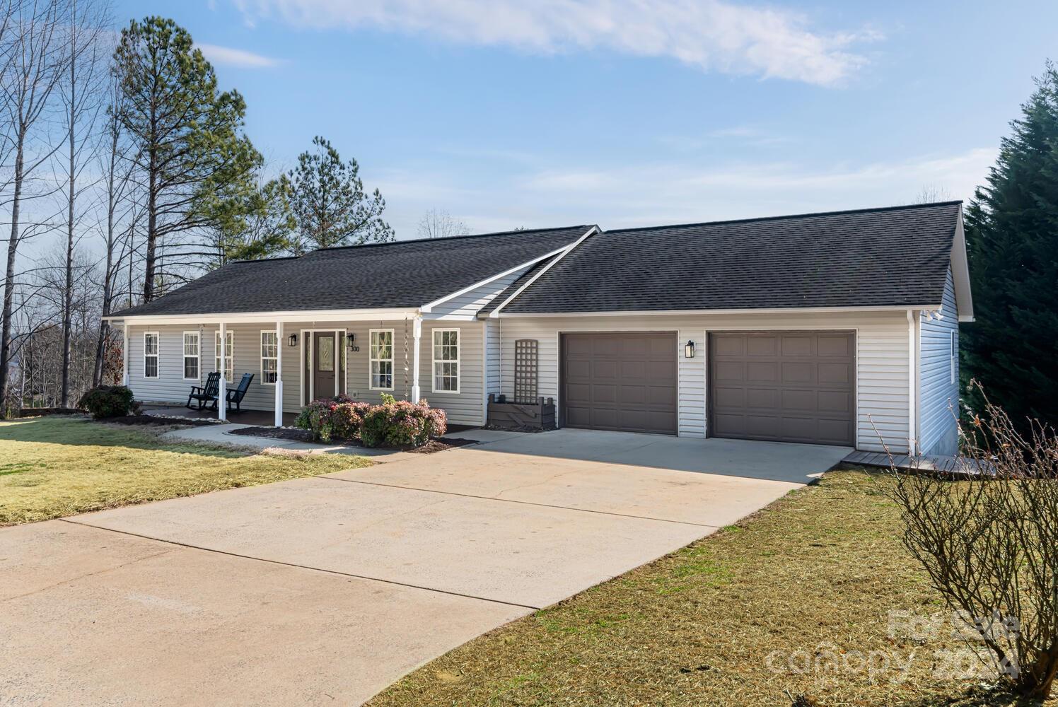 Property image 5 of 300 Waterglyn Way in Waterglyn, Nebo, NC 28761
