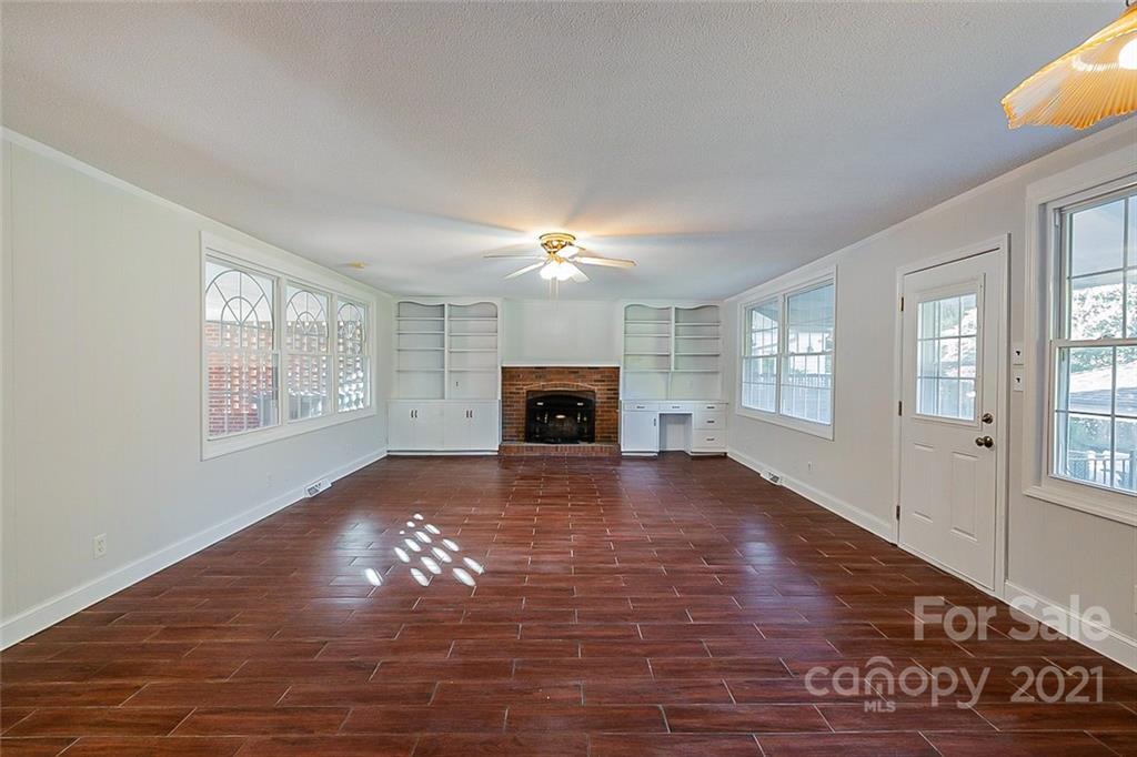Property image 3 of 424 Summit Avenue in Oakland Heights, Statesville, NC 28677