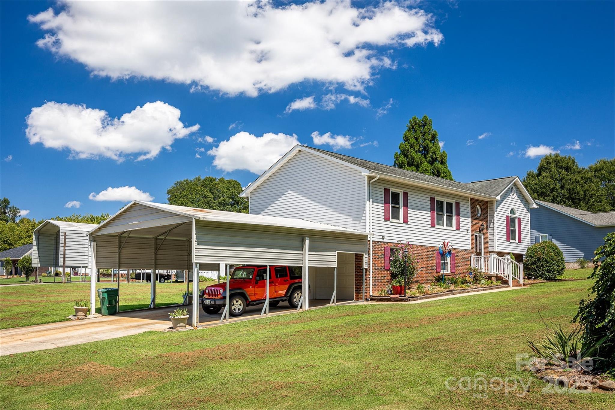 Property image 3 of 2184 Little John Trail in Pinehurst Village, Newton, NC 28658