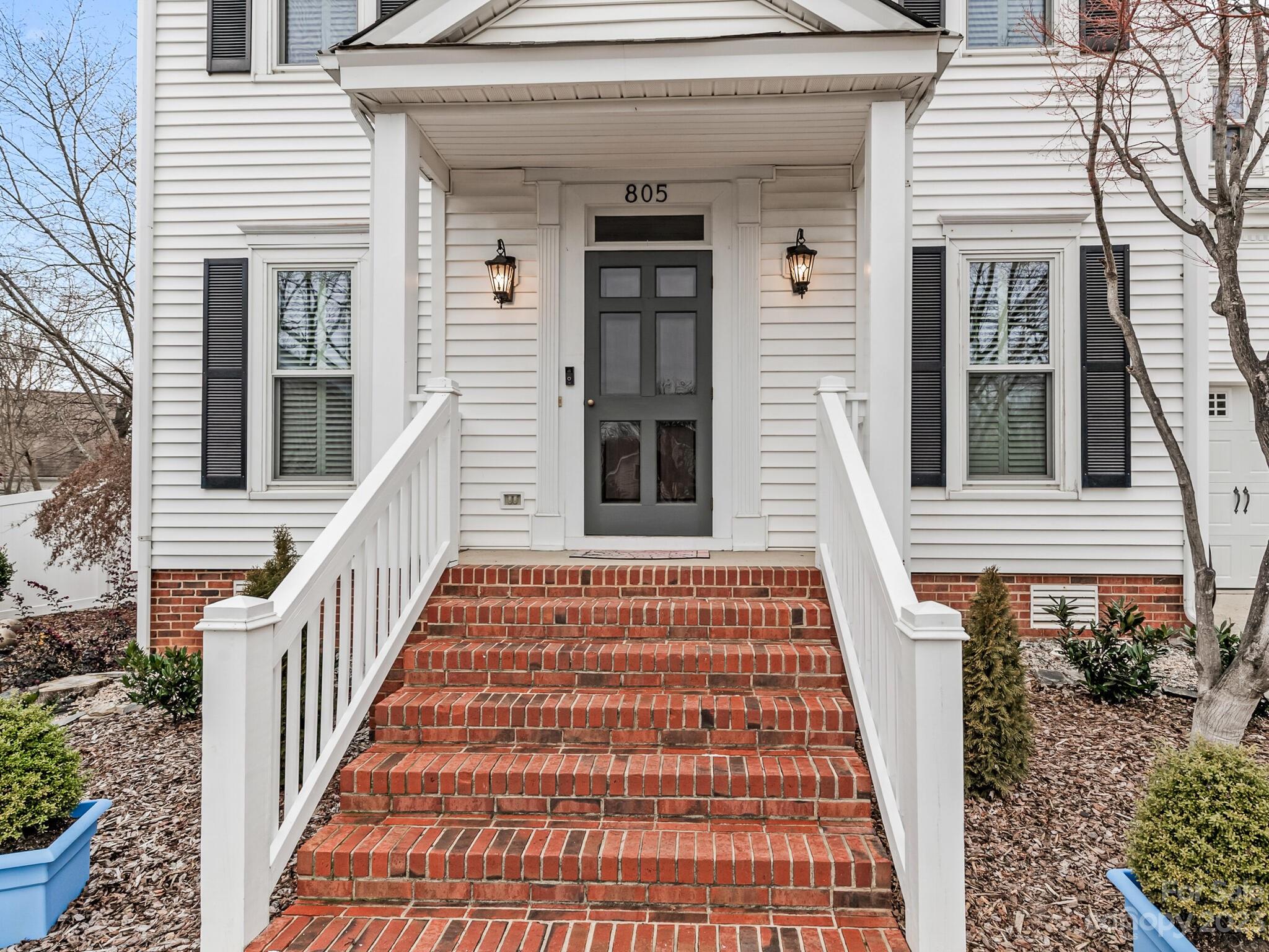 Property image 3 of 805 Blackburn Court in Selwyn Farms, Charlotte, NC 28209