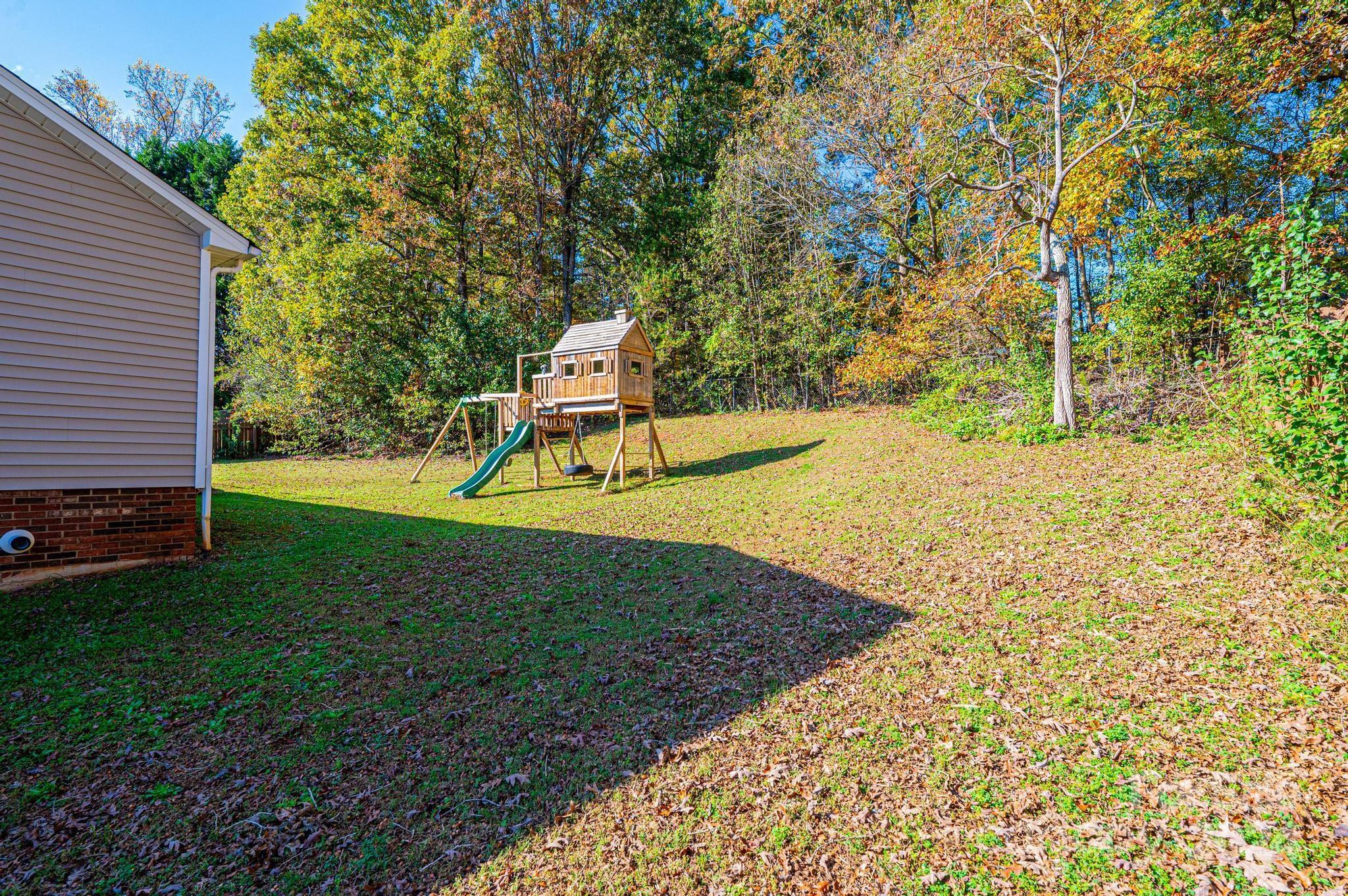 Property image 4 of 4189 Hemingway Drive in Maybrook, Hickory, NC 28601