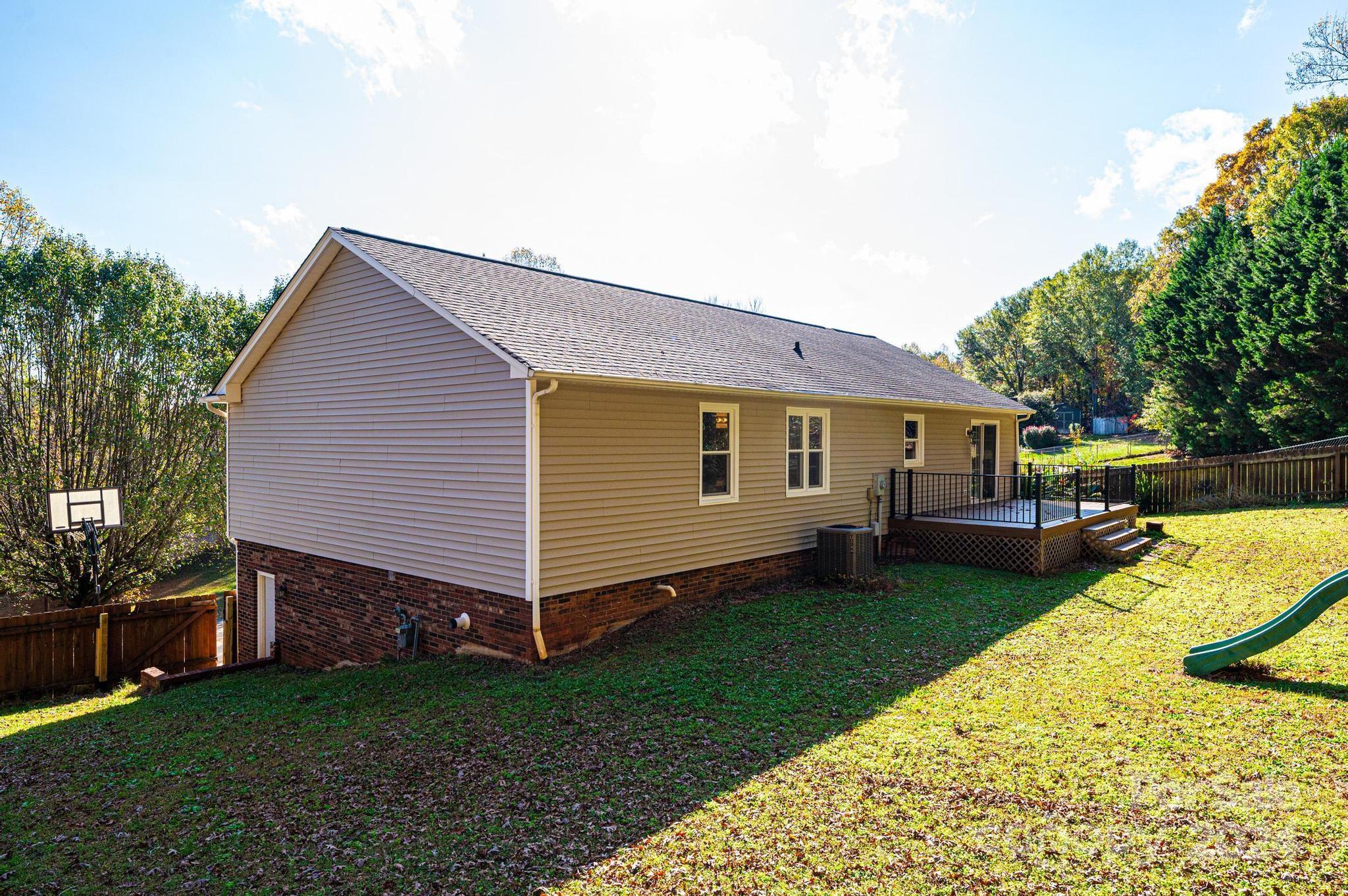 Property image 5 of 4189 Hemingway Drive in Maybrook, Hickory, NC 28601