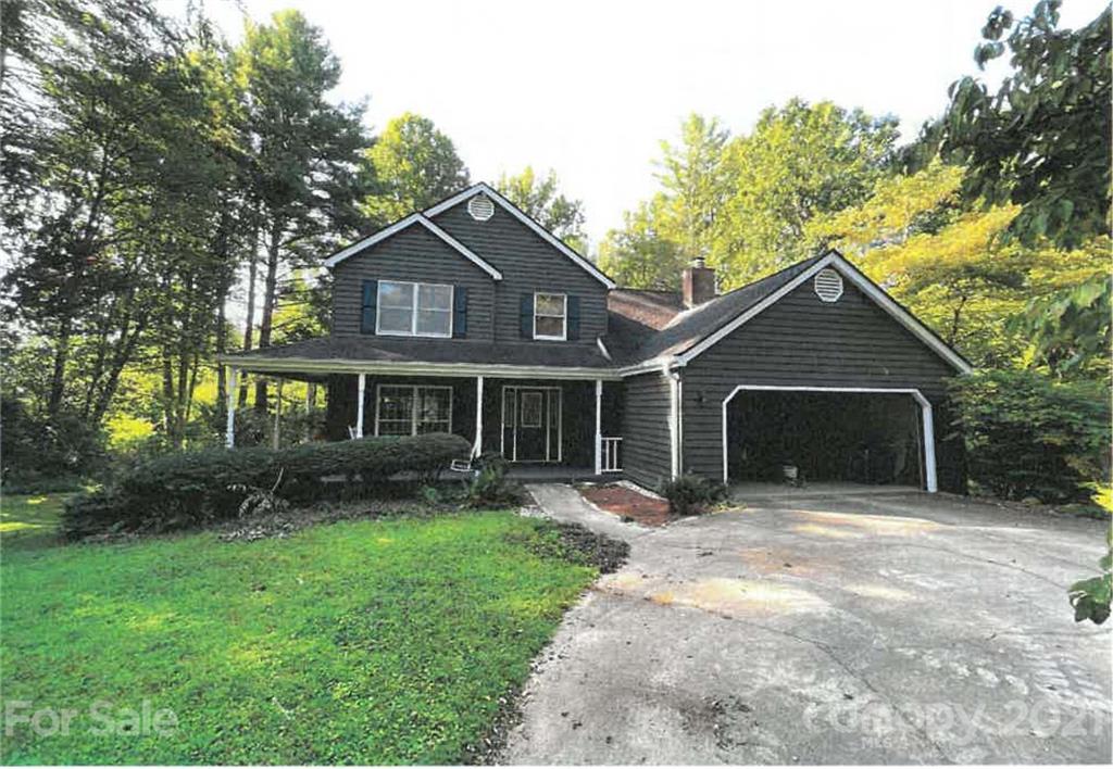 Property image 2 of 212 Deerpath Lane in Canarian Estates, Hendersonville, NC 28739