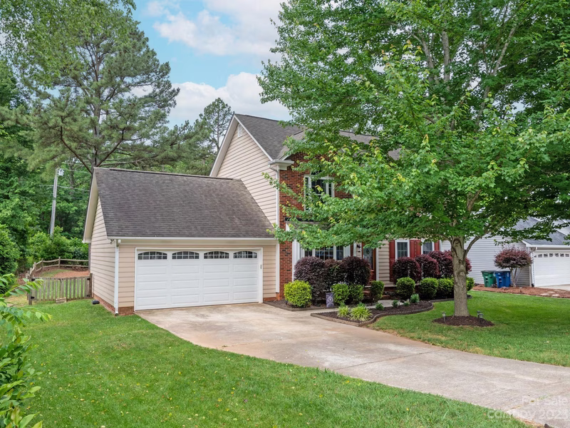 Property image 2 at 1012 Chaucery Lane, Matthews, NC 28104