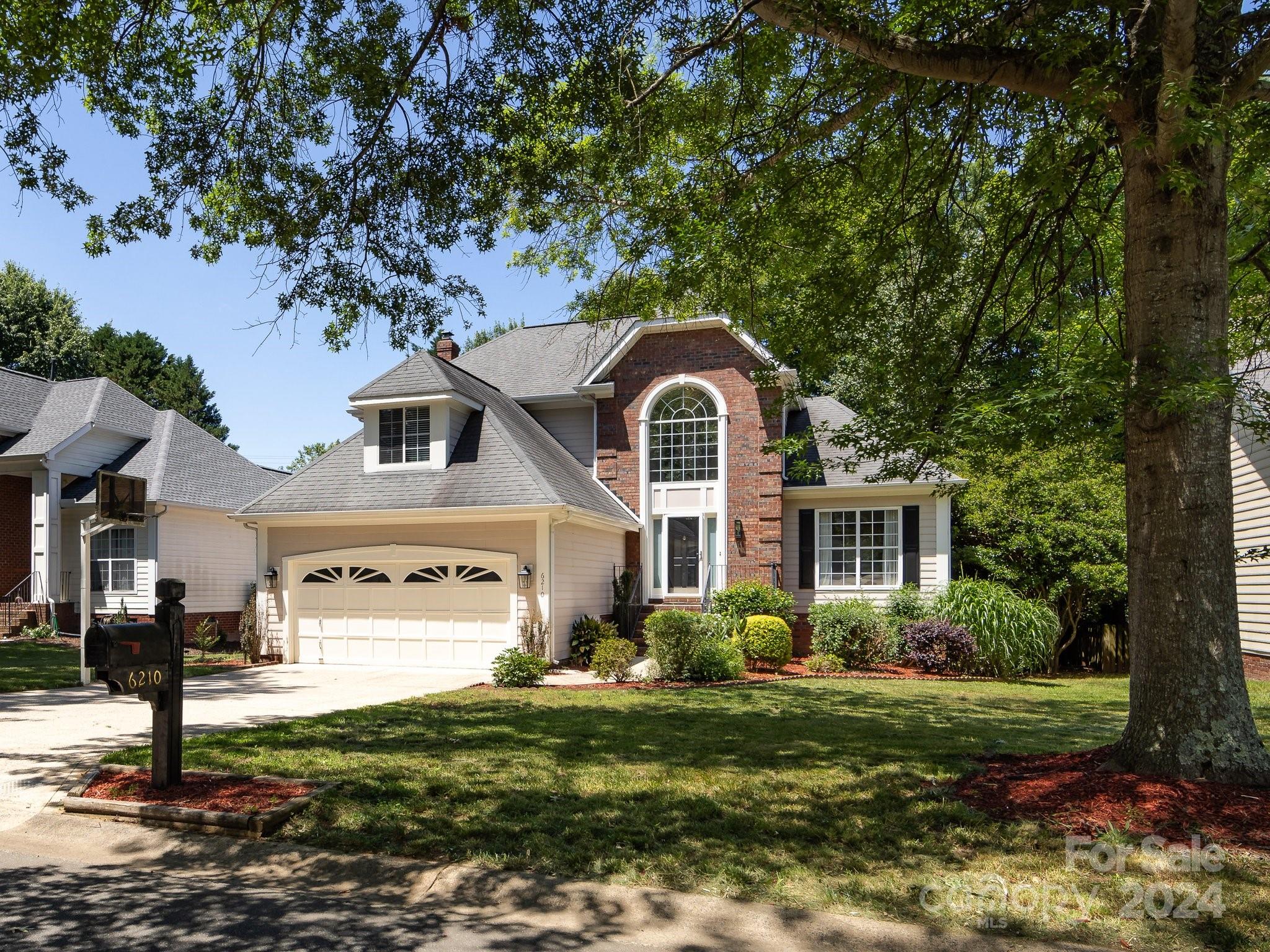 Property image 2 of 6210 Garamond Court in Providence Commons, Charlotte, NC 28270