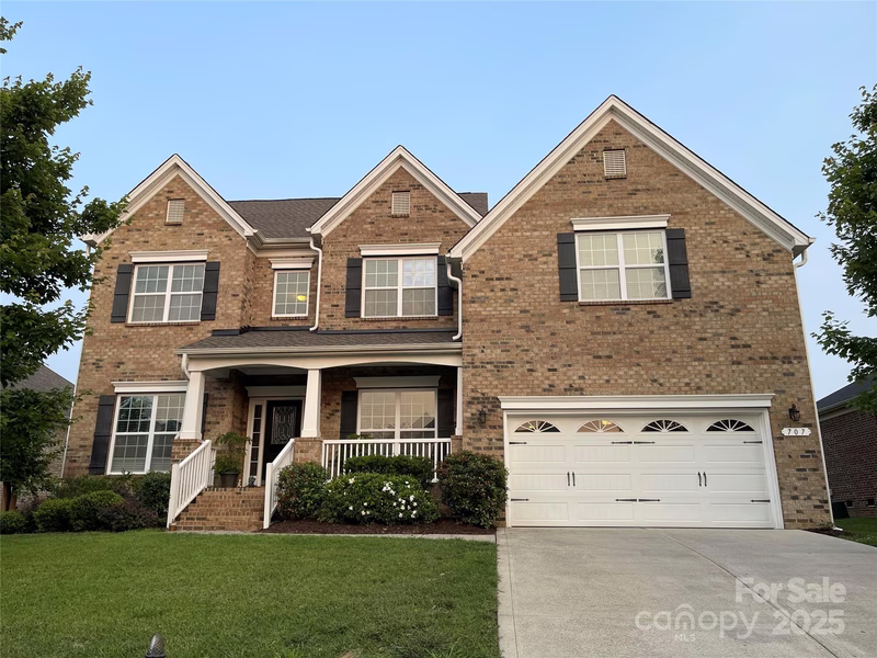 707 Five Leaf Lane