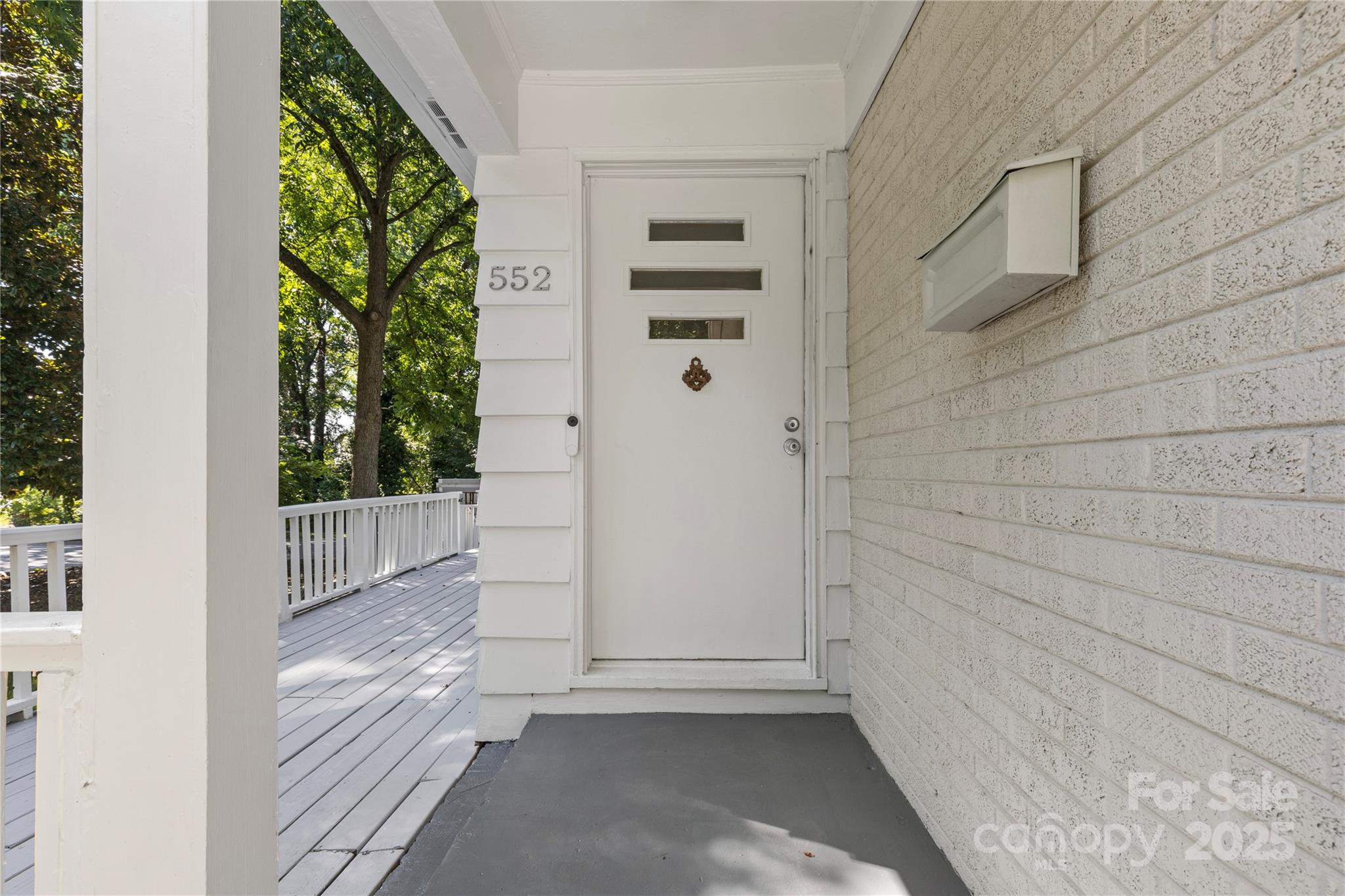Property image 2 of 552 E Woodlawn Road in Madison Park, Charlotte, NC 28209