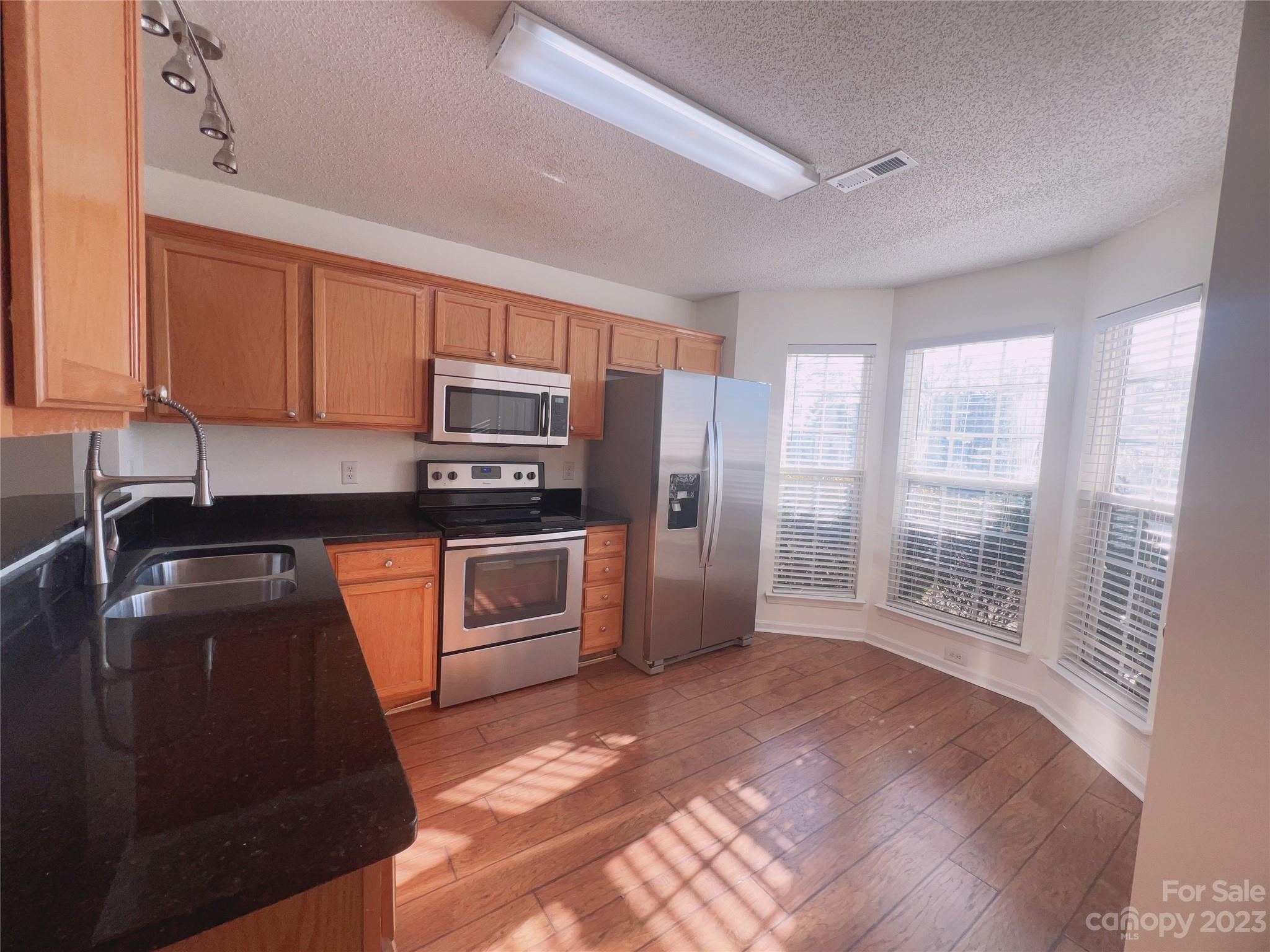 Property image 4 of 9805 Sweet Plum Drive in Turtle Rock, Charlotte, NC 28215