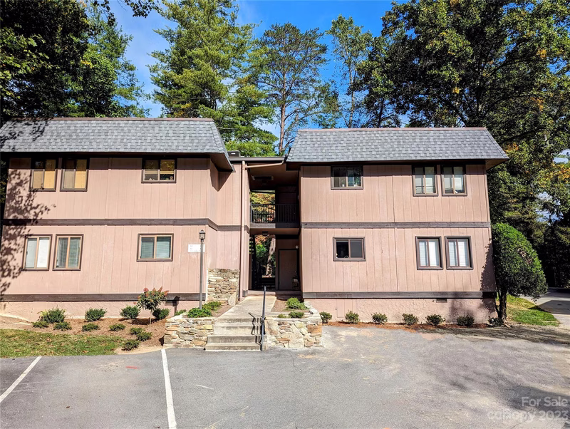 11 Lake Drive