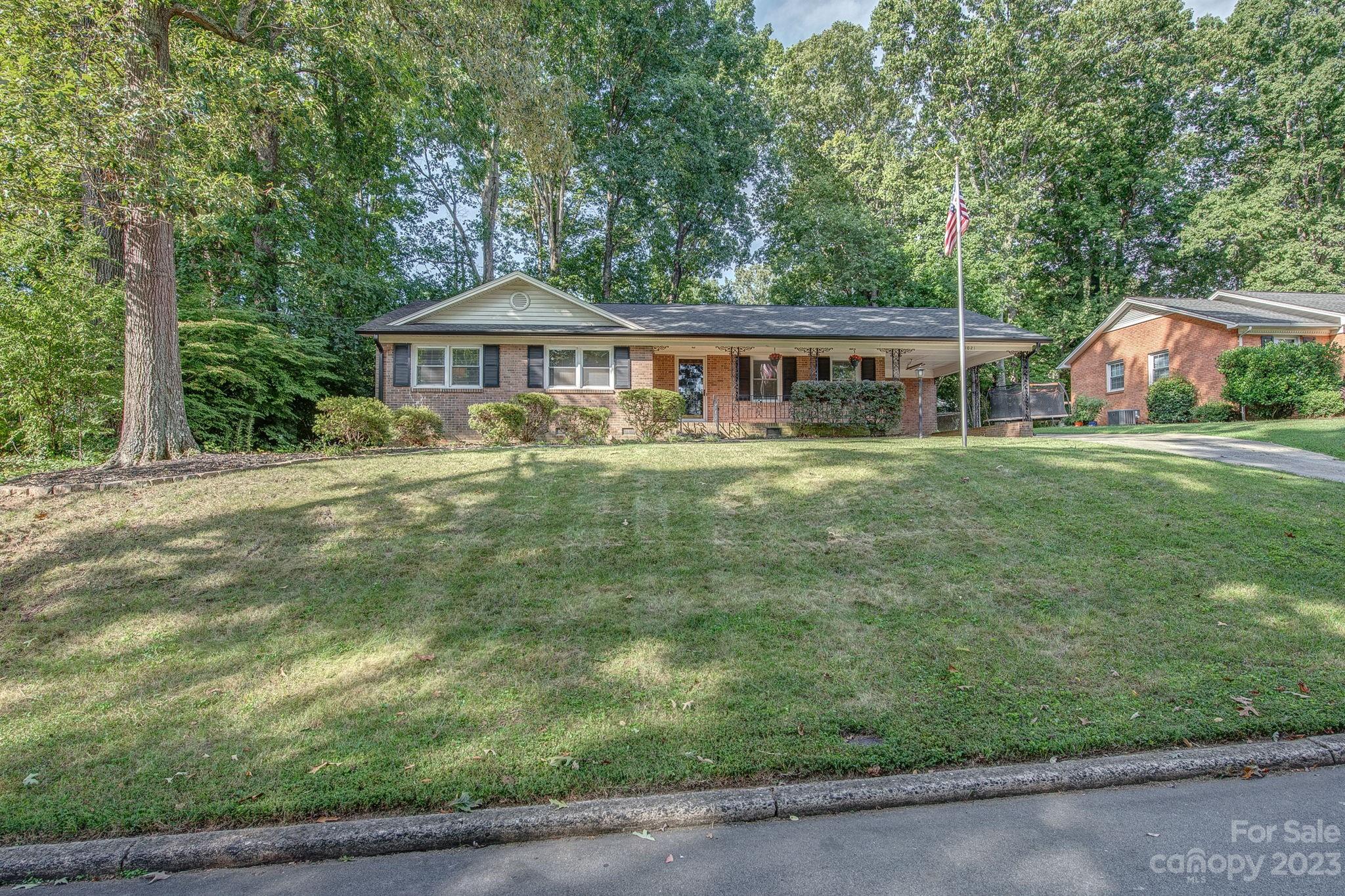 Property image 3 of 1021 Nottingham Drive in Sherwood Forest, Gastonia, NC 28054