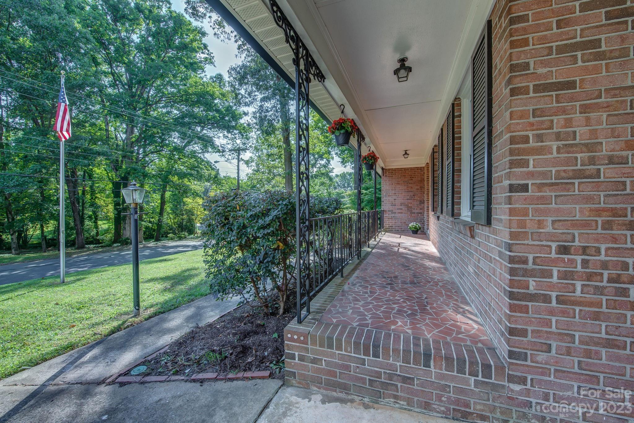 Property image 5 of 1021 Nottingham Drive in Sherwood Forest, Gastonia, NC 28054